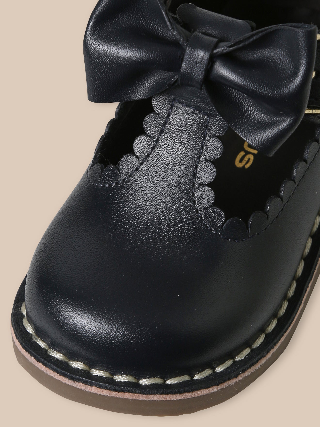 Babyschoenen in saloméstijl met strikje