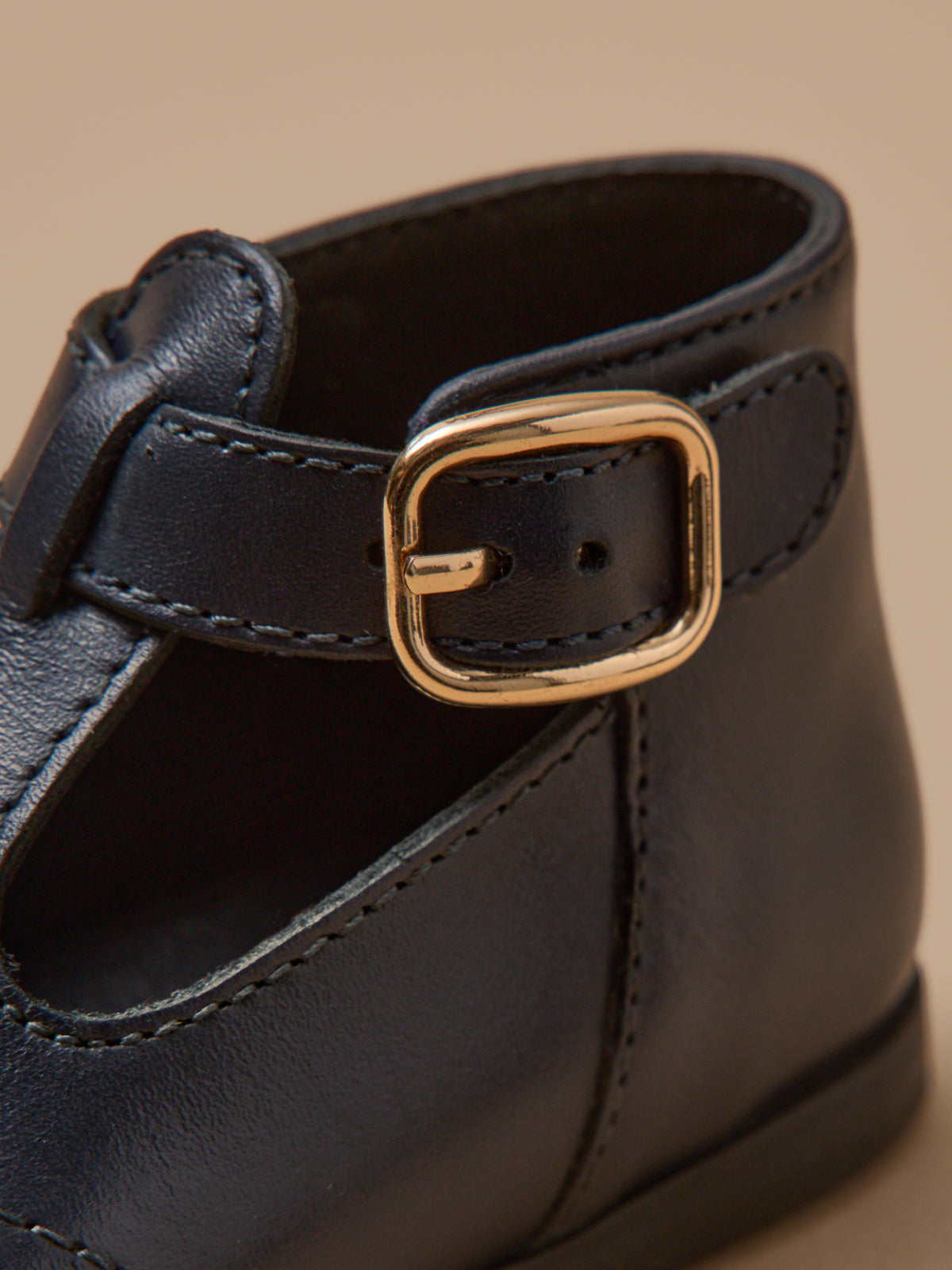 Leren babyschoenen in saloméstijl