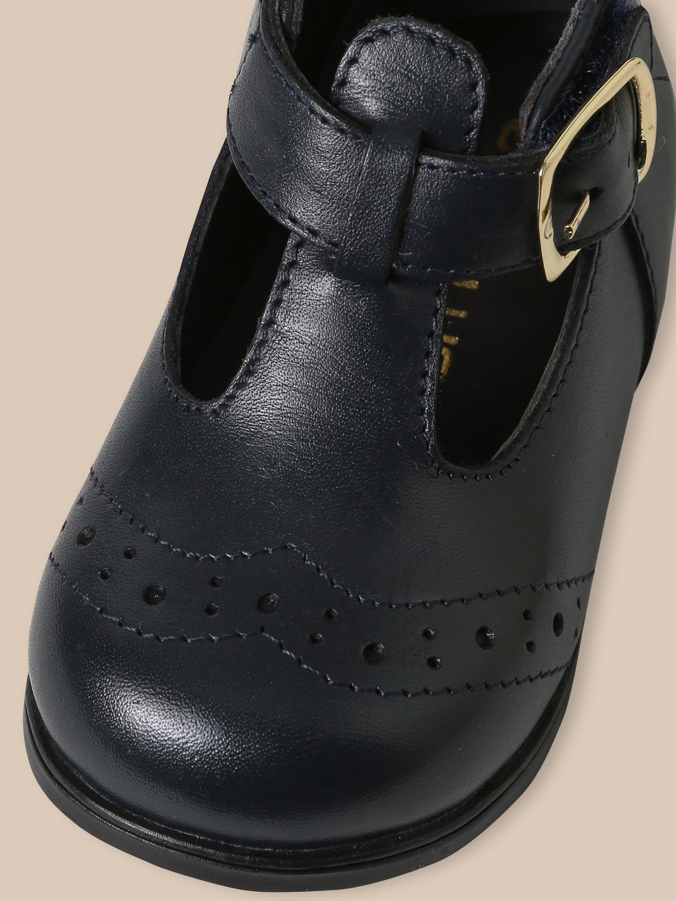 Leren babyschoenen in saloméstijl