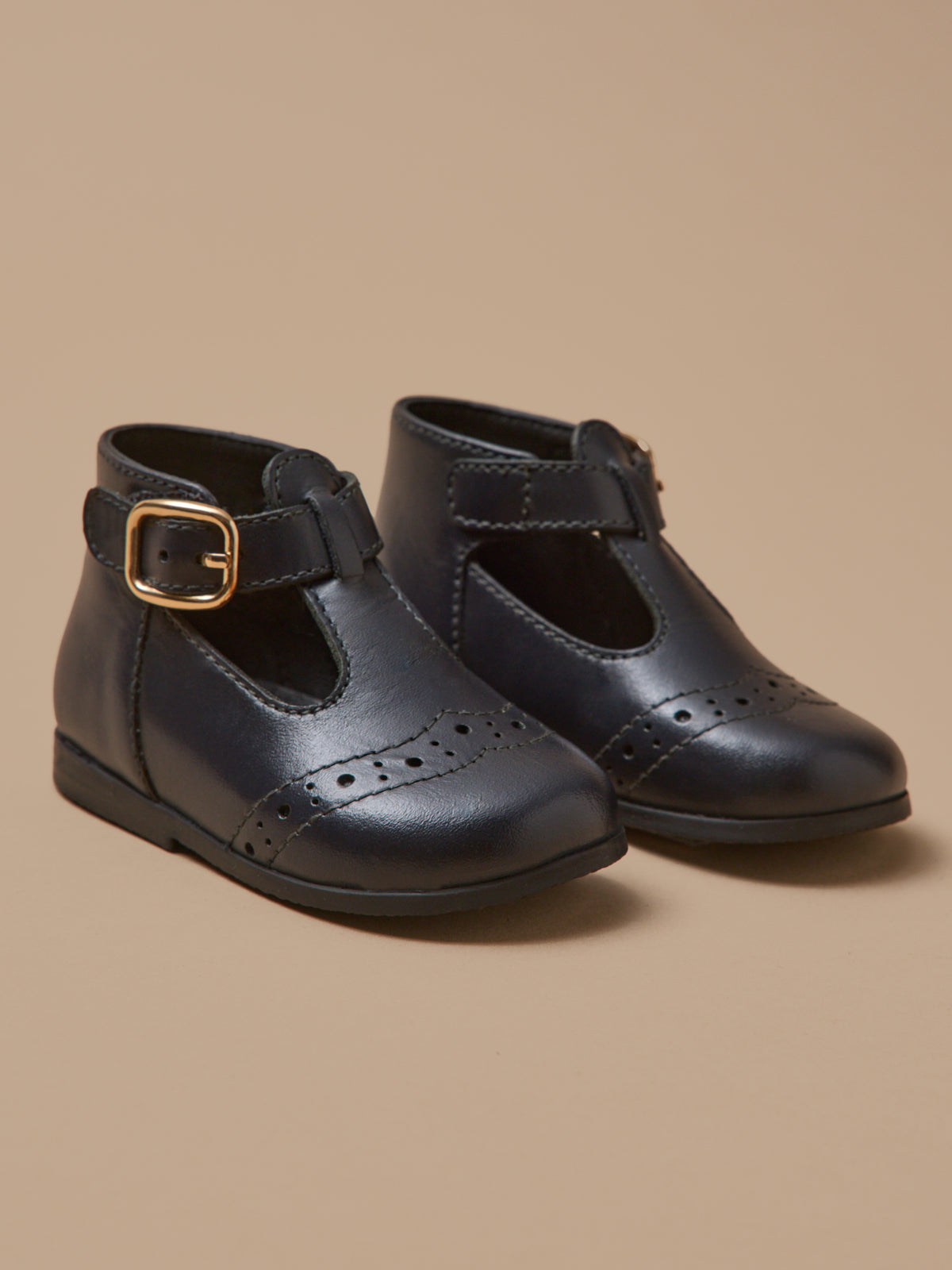 Leren babyschoenen in saloméstijl