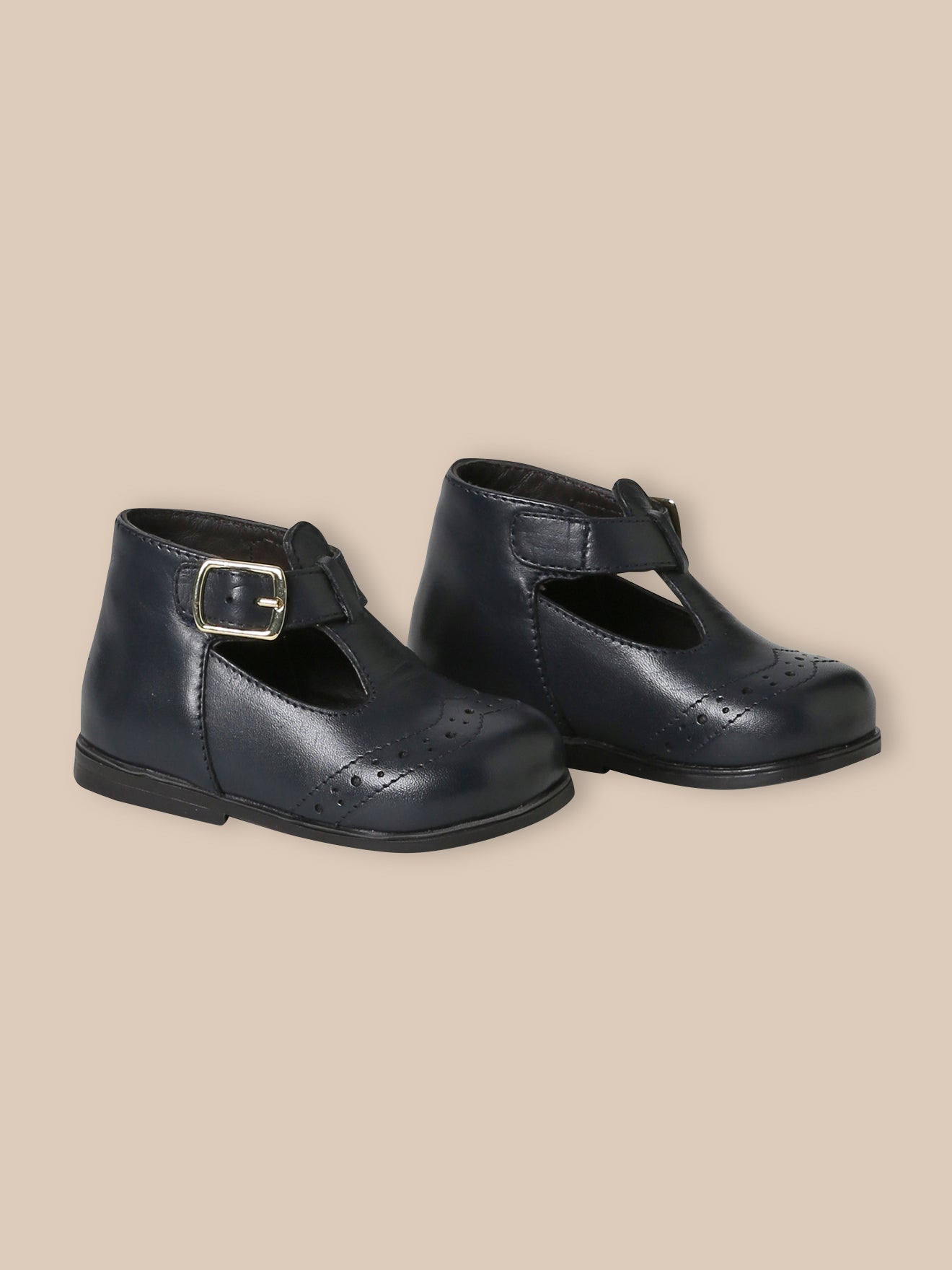 Leren babyschoenen in saloméstijl