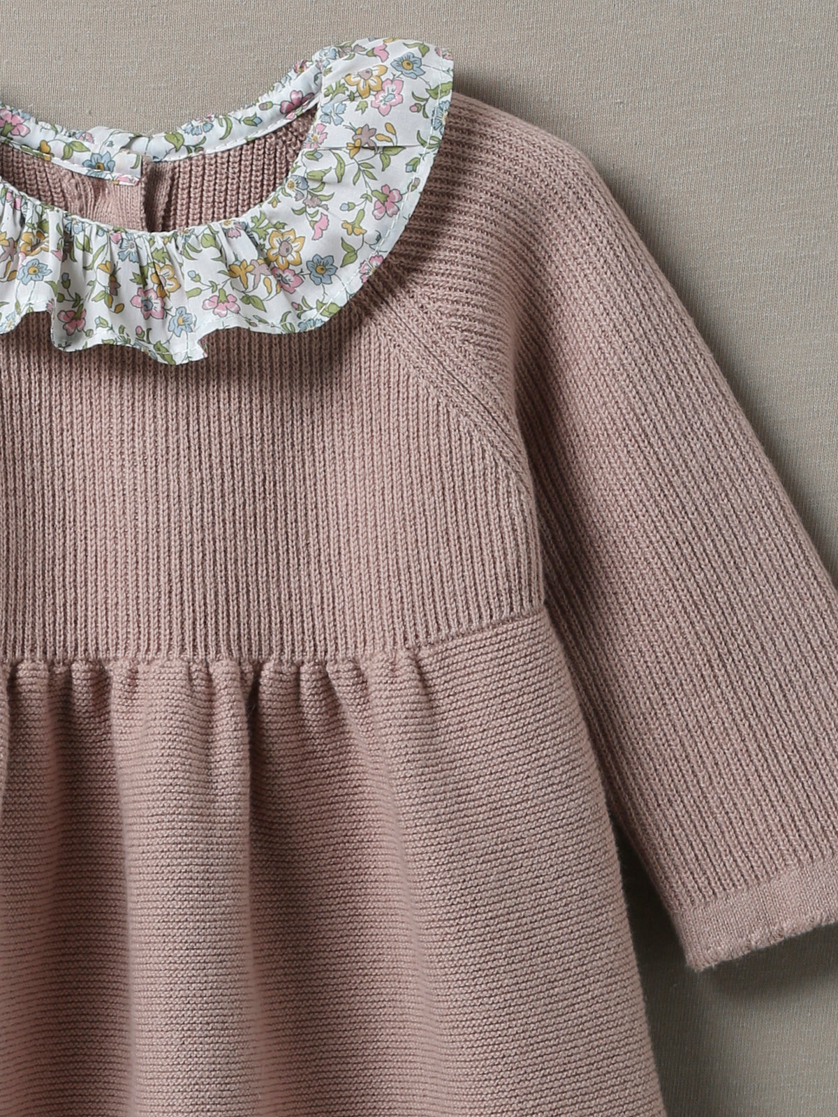 Babyjurk in tricot met kraag in Liberty-stof