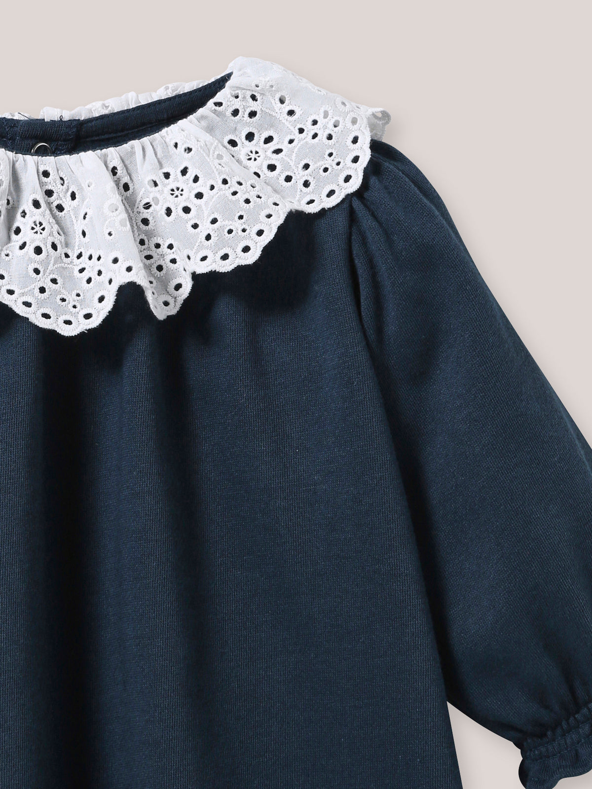 Babyjurk in molton met kraag in broderie anglaise