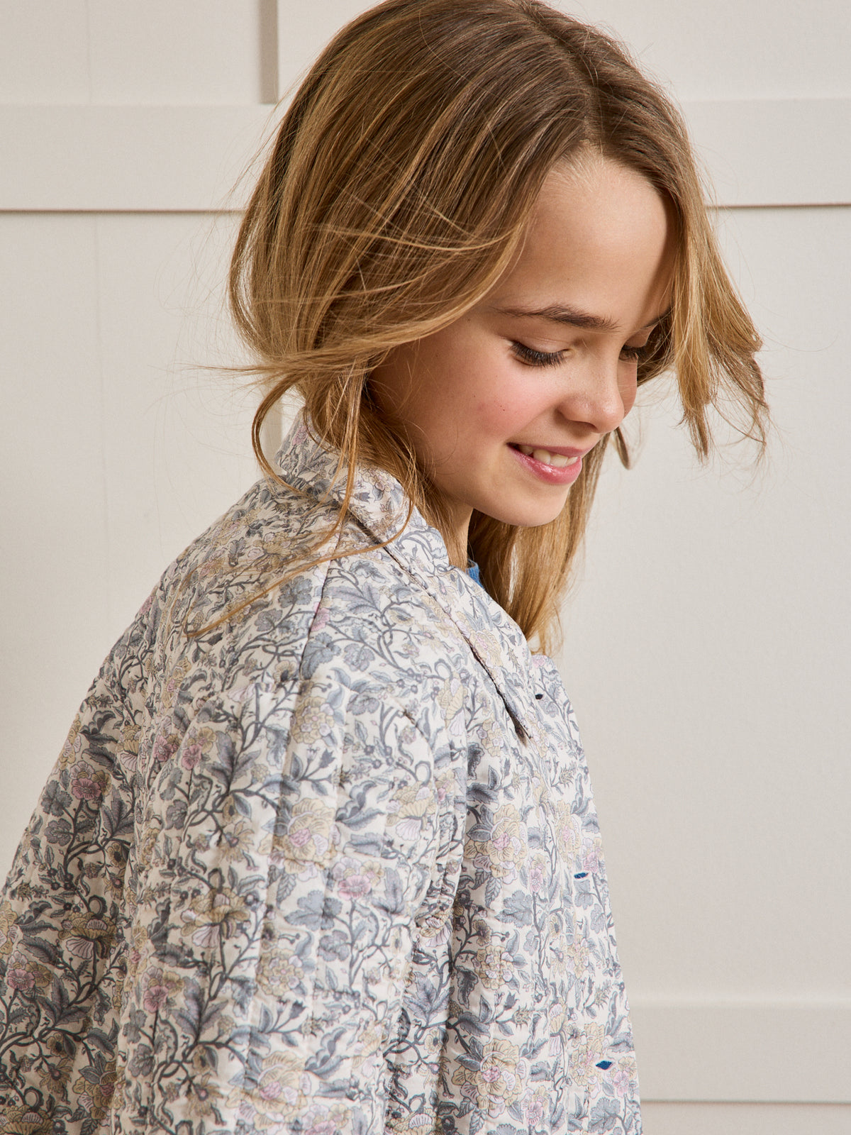Gematelasseerd meisjesjasje - Flora print