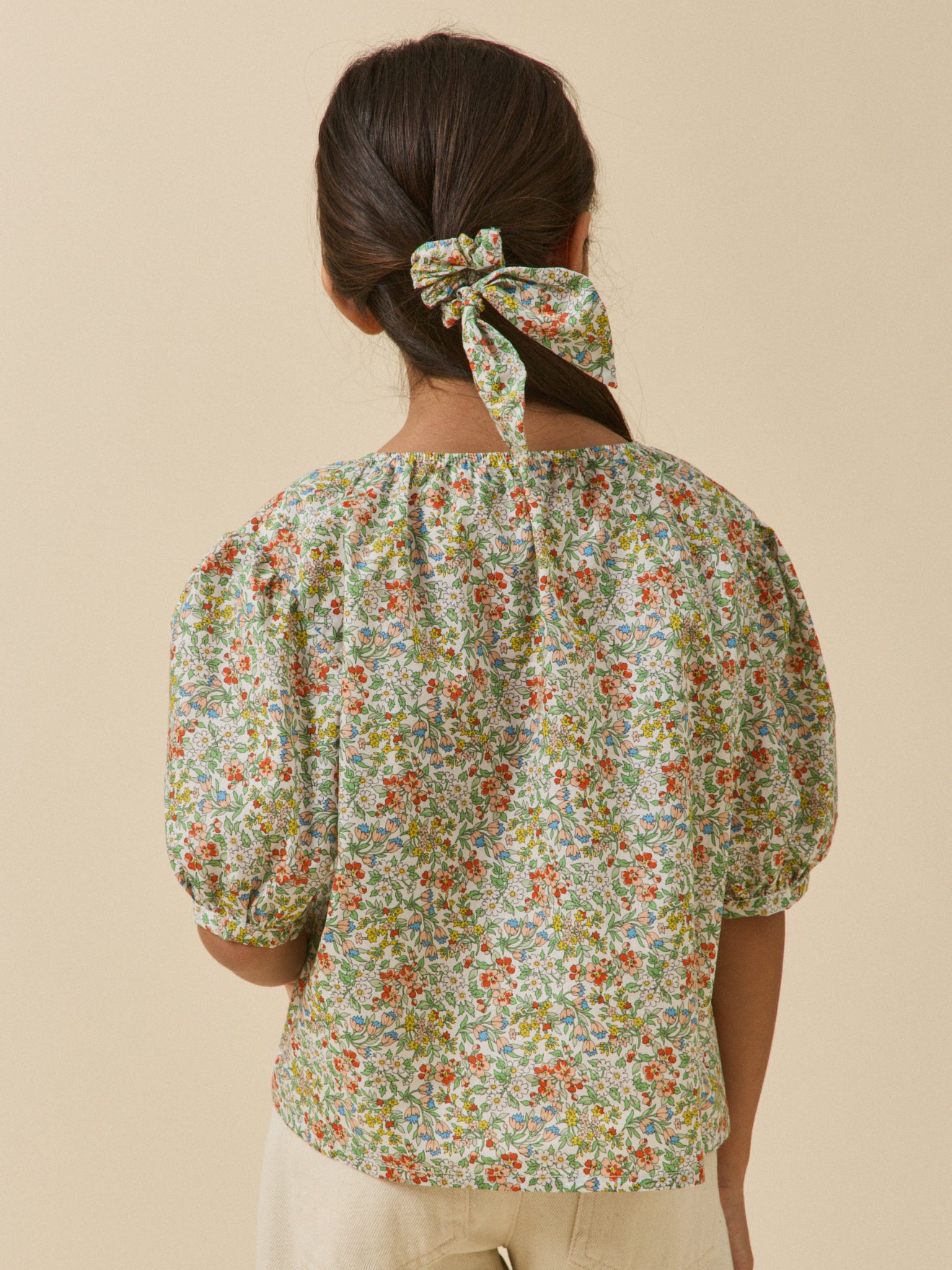 Meisjesbloes in Liberty-stof