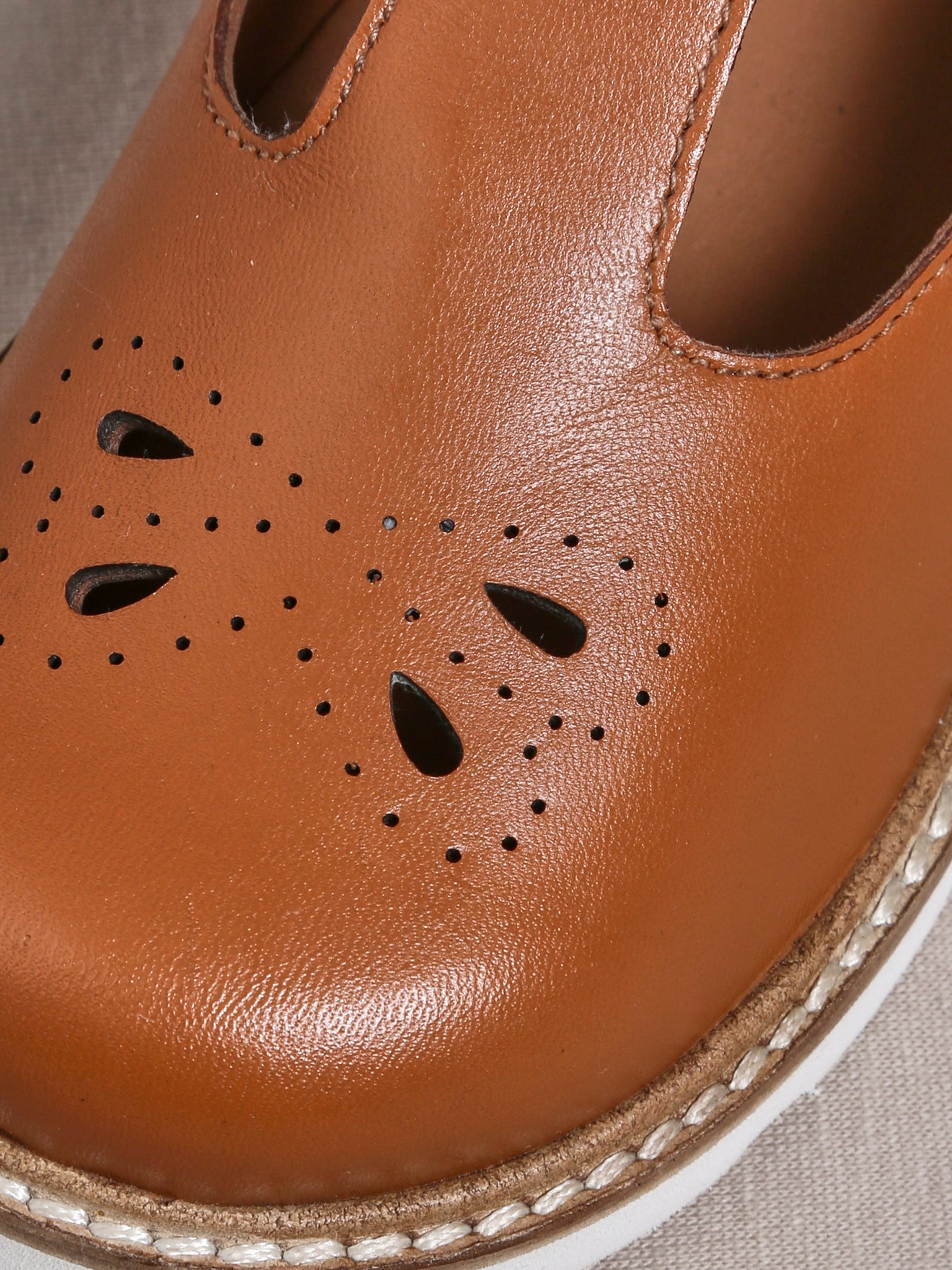 Salomés Fille en cuir