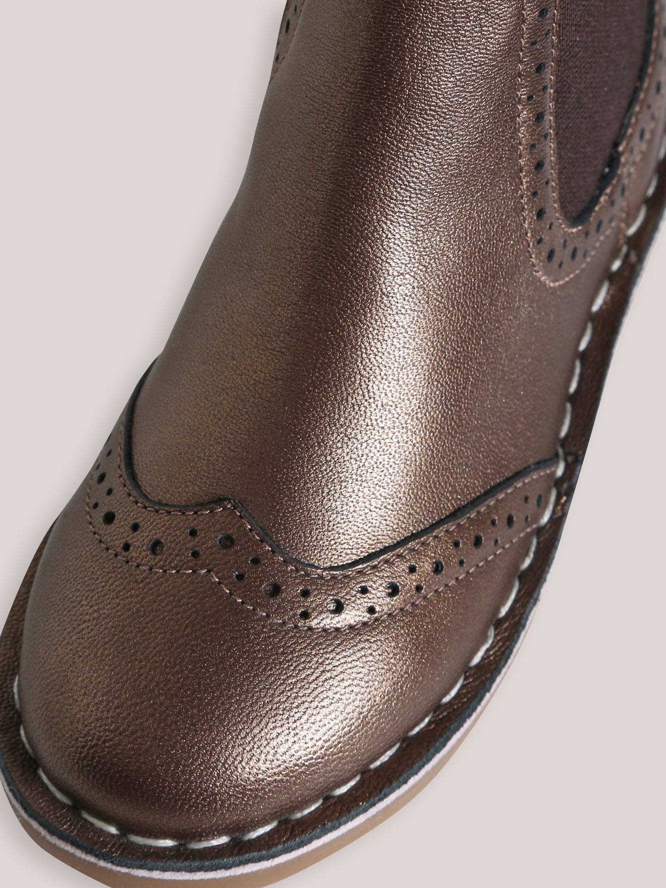 Leren meisjesboots met perforaties