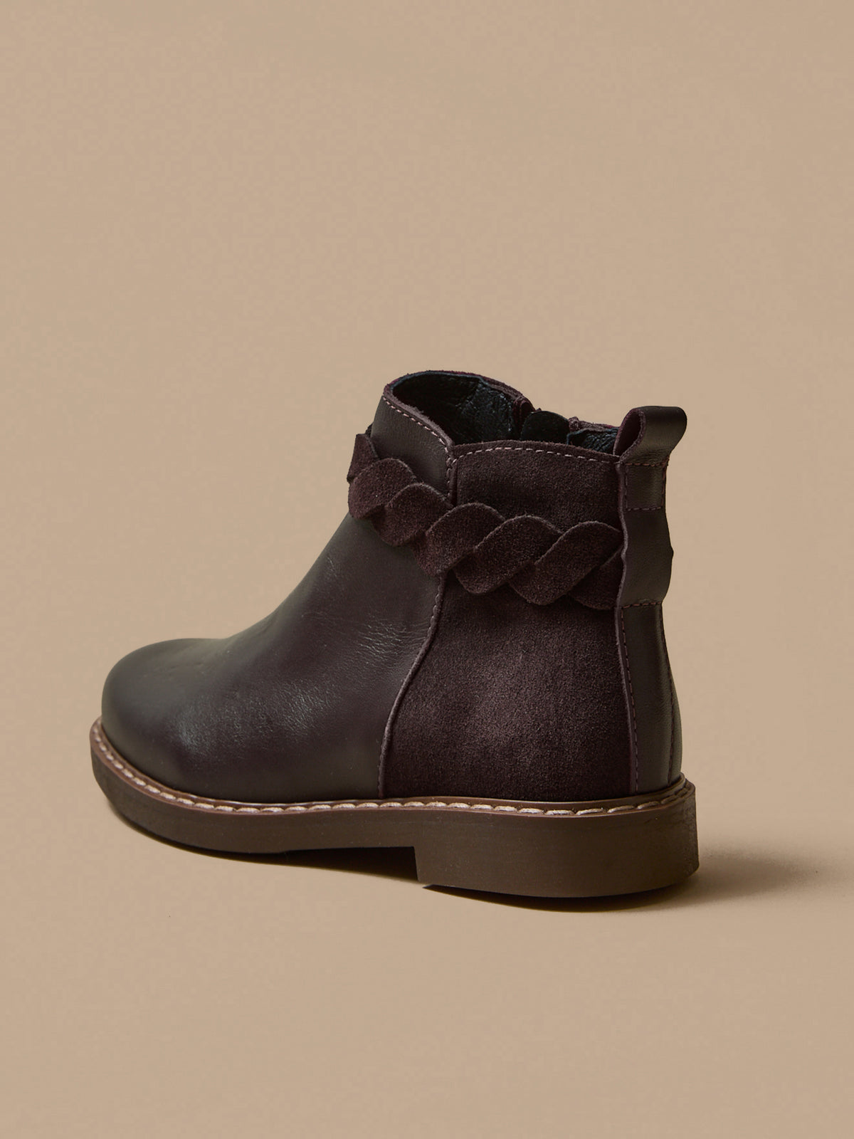 Leren meisjesboots met vlechtwerk