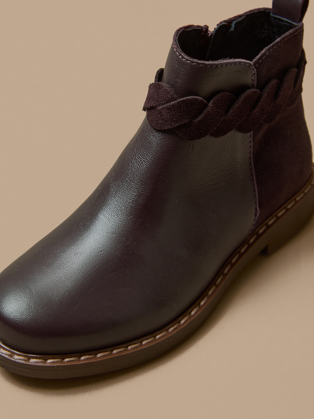 Leren meisjesboots met vlechtwerk