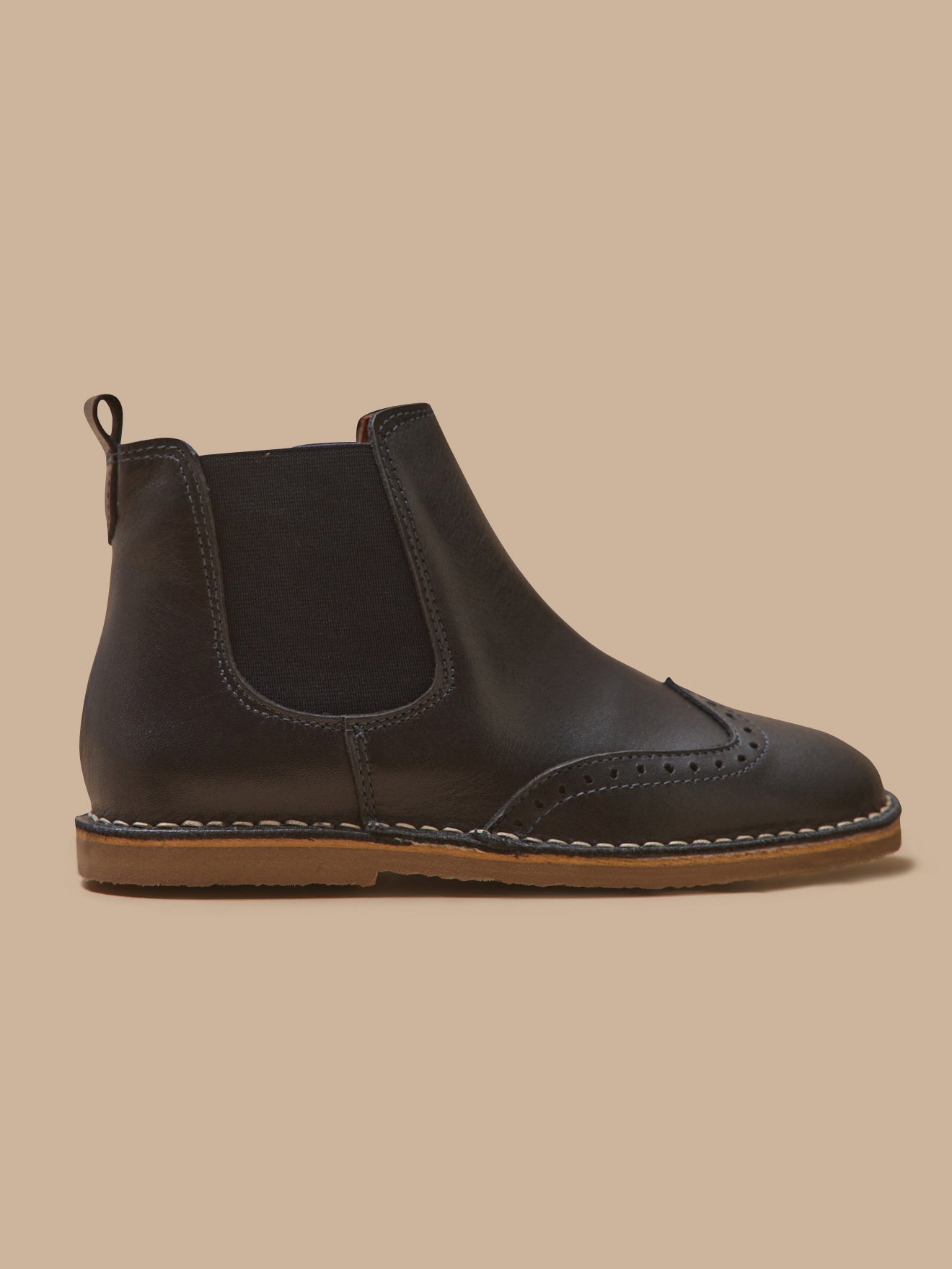 Leren meisjesboots met geperforeerde tip