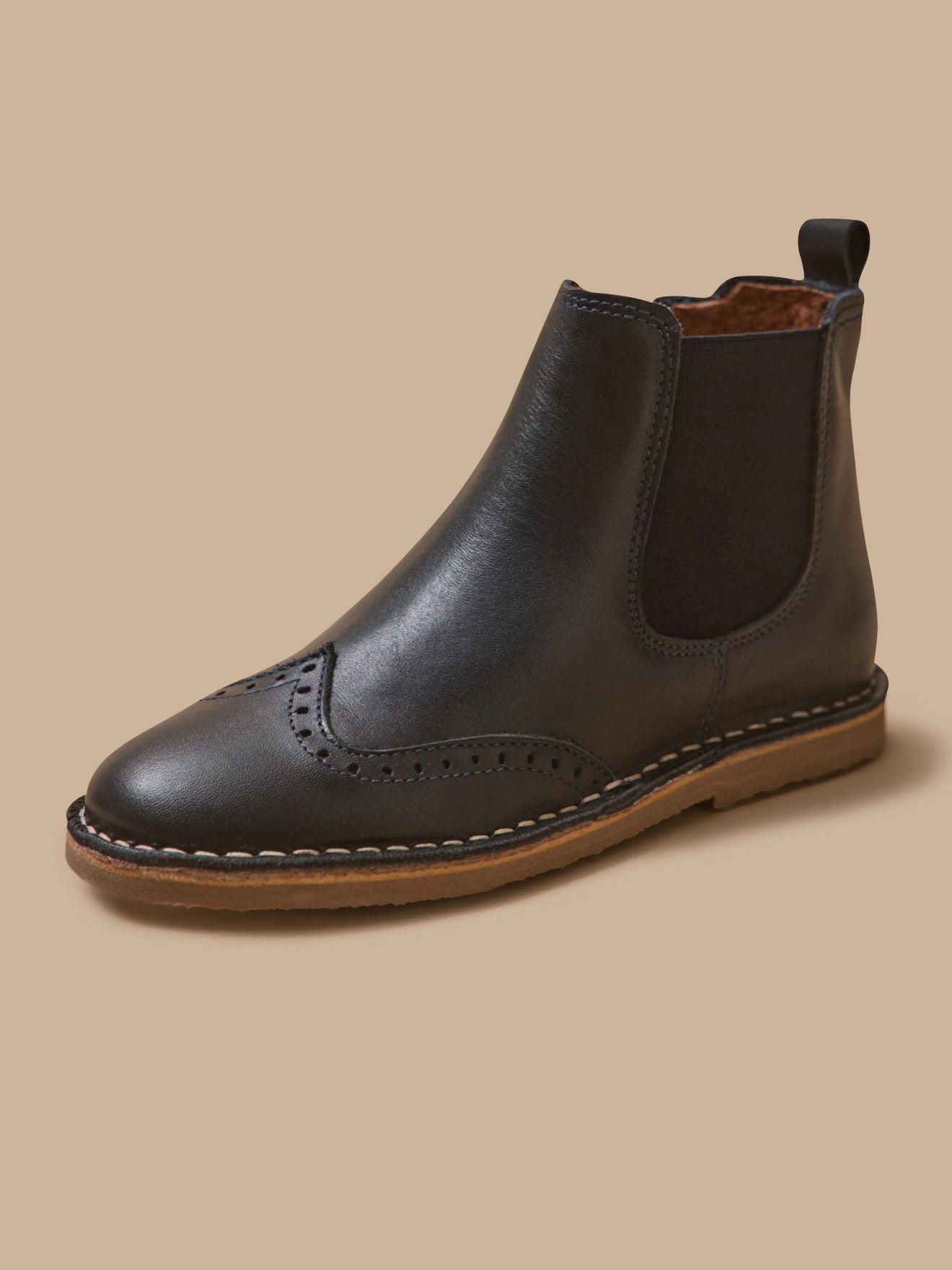 Leren meisjesboots met geperforeerde tip