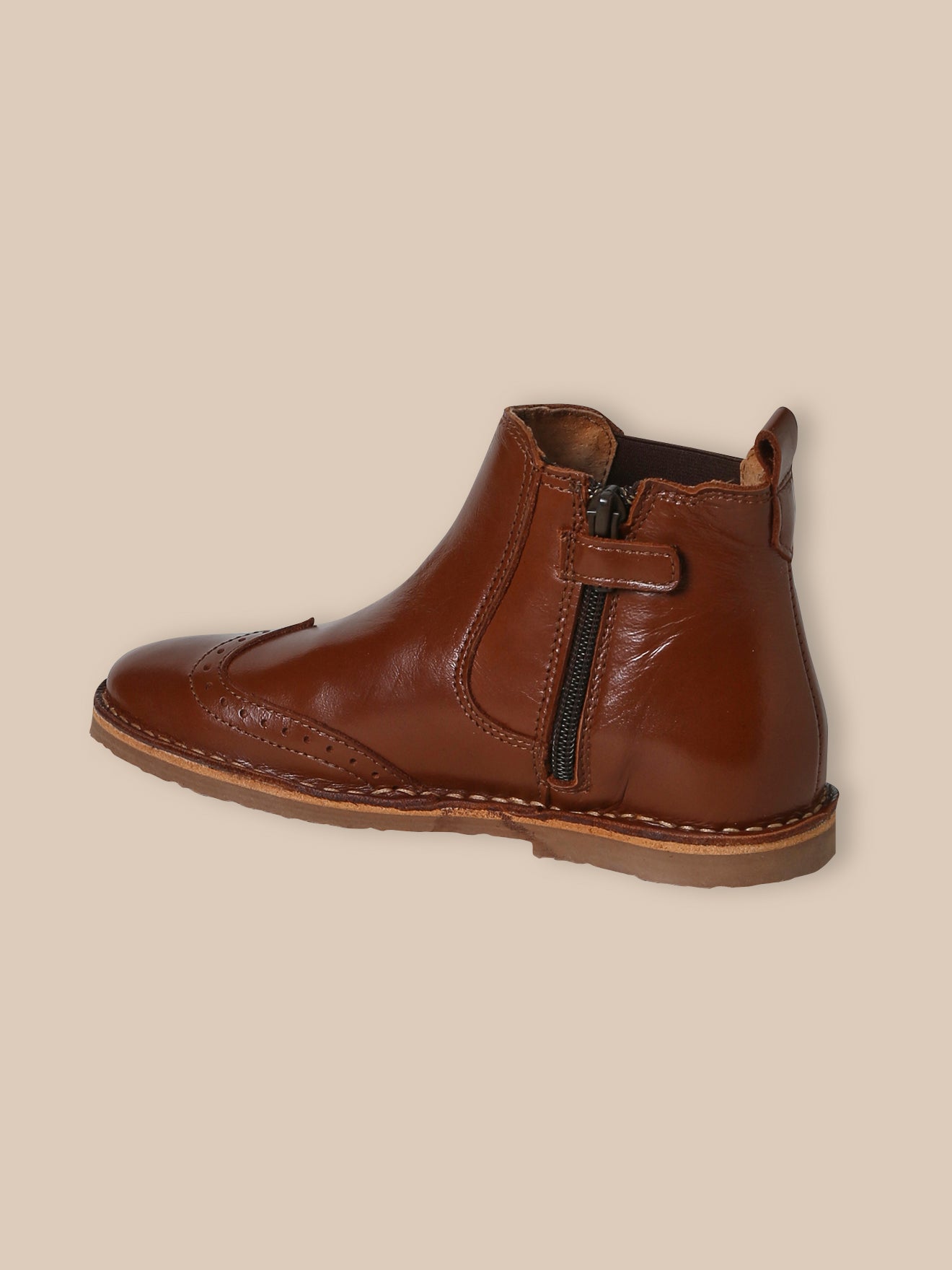 Leren meisjesboots met geperforeerde tip