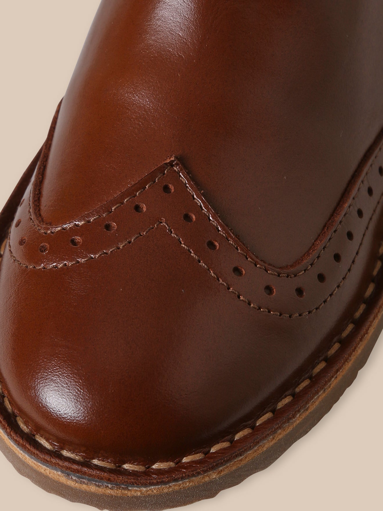 Leren meisjesboots met geperforeerde tip