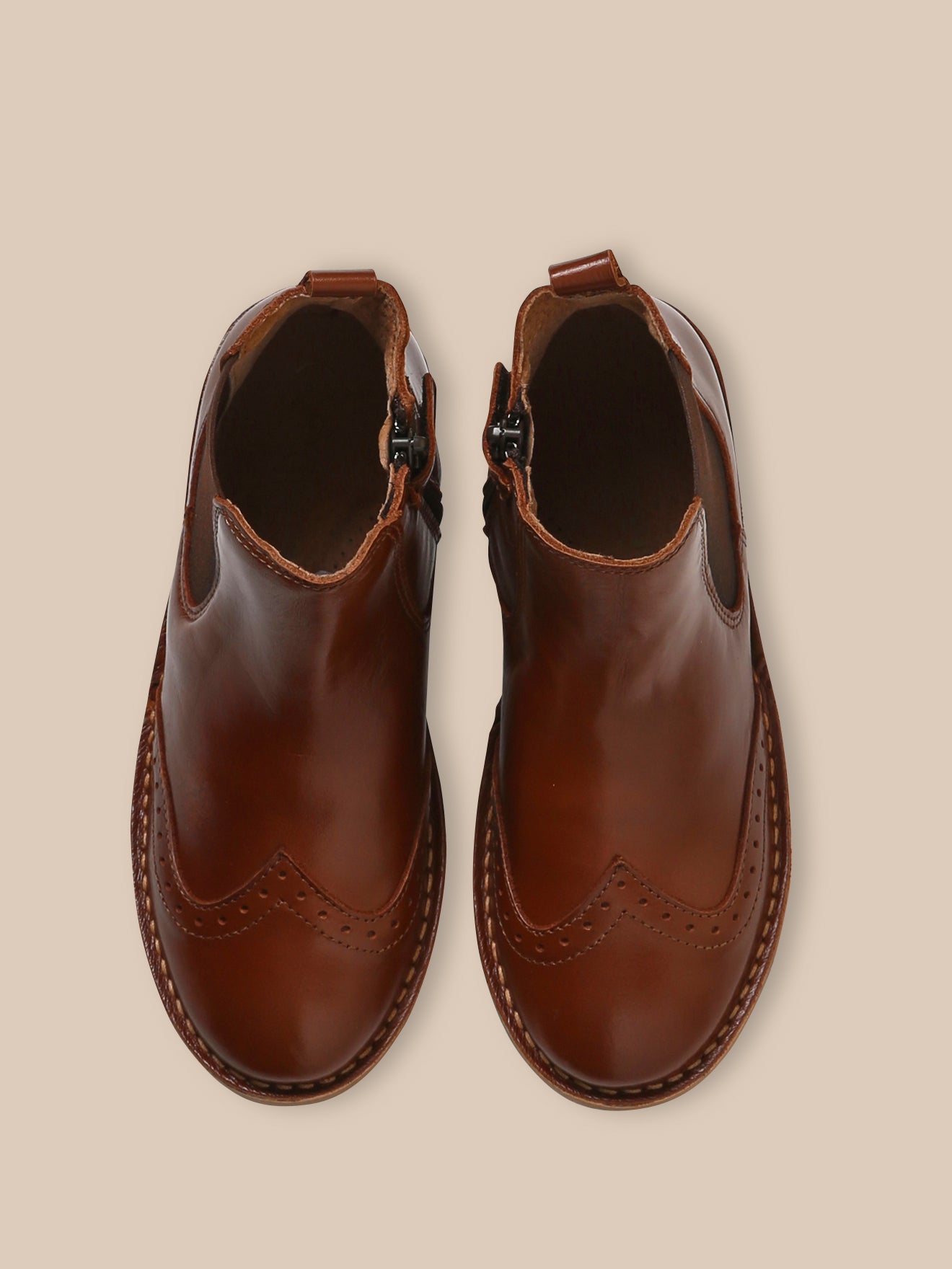 Leren meisjesboots met geperforeerde tip