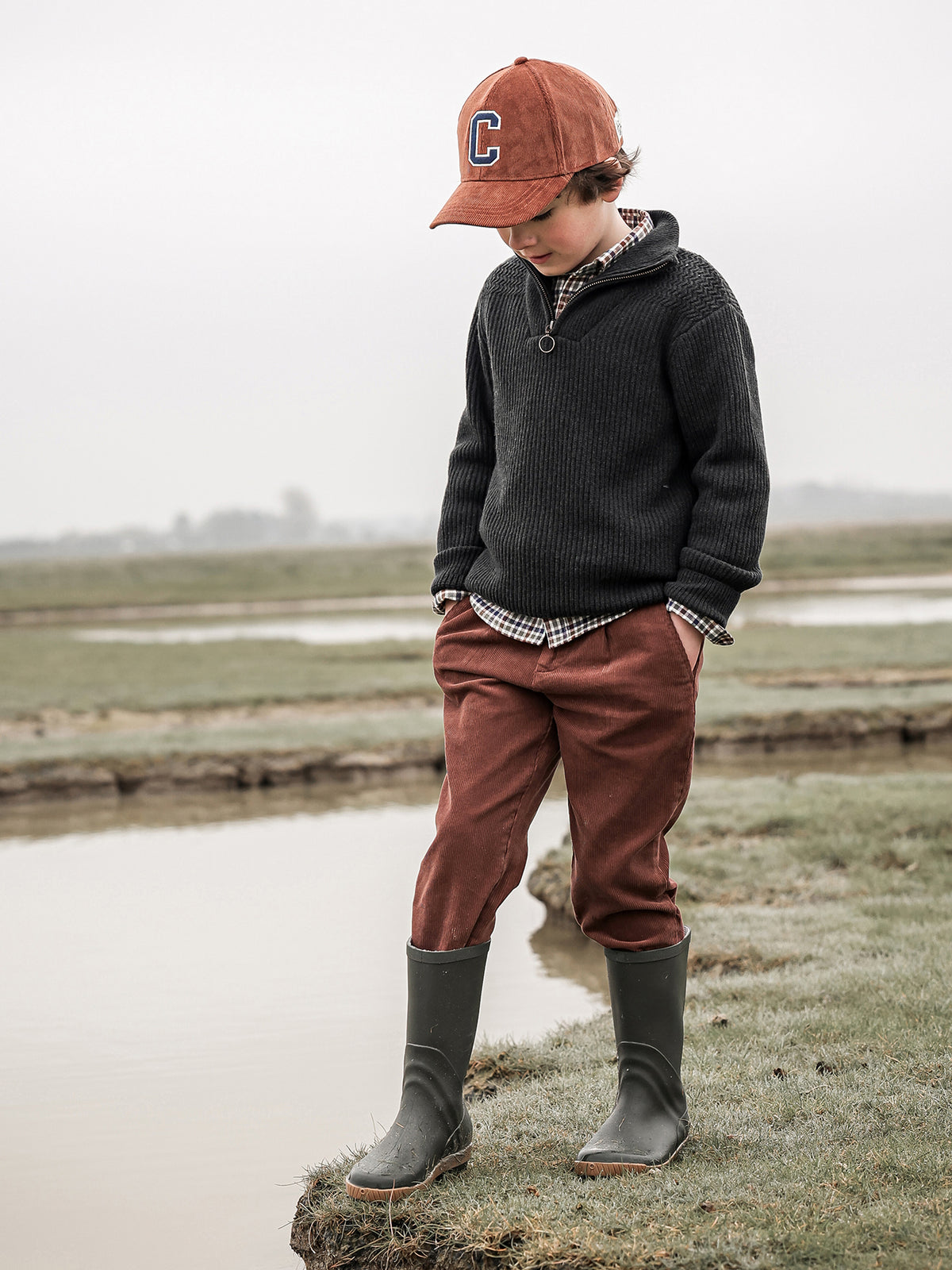 Jongenstrui met opstaande kraag in lamswol