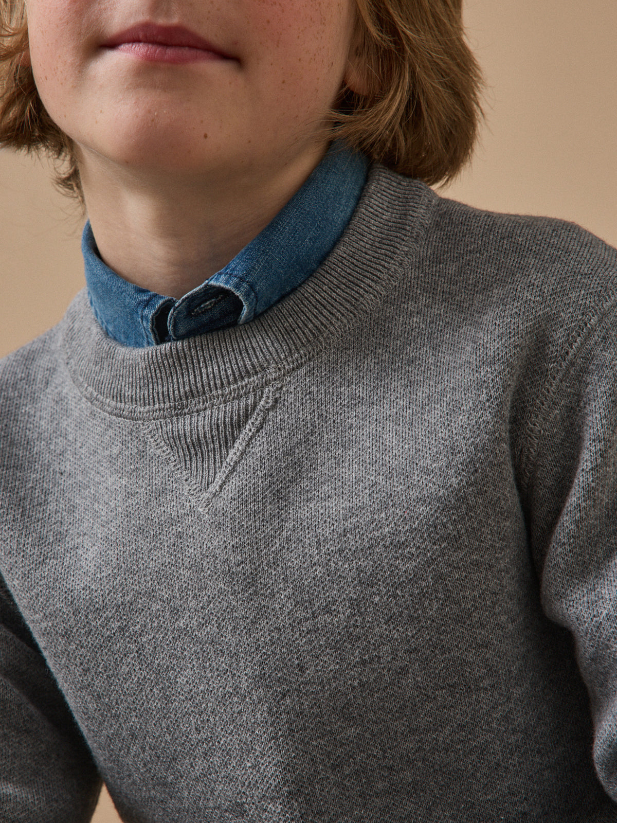 Jongenstrui in sweaterstijl