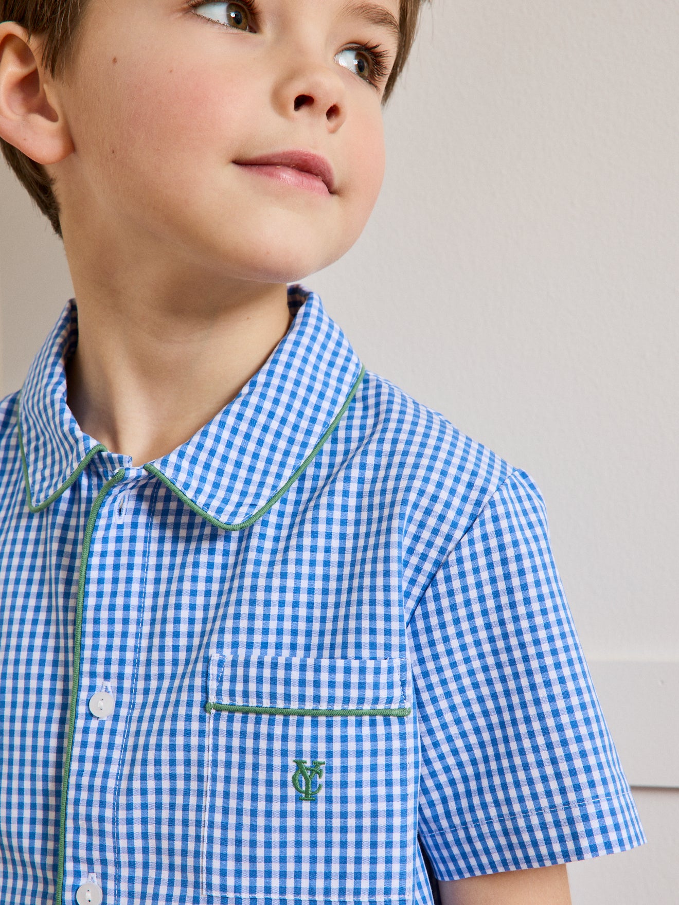 Jongensshortama met vichymotief