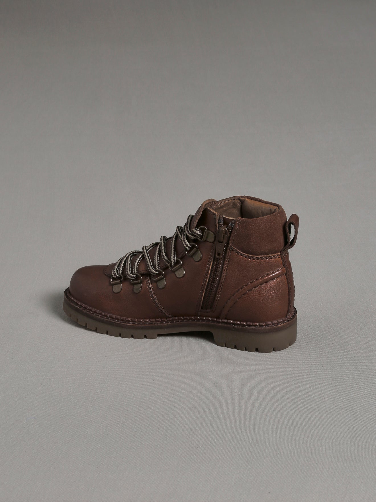 Leren jongensschoenen in bergstijl