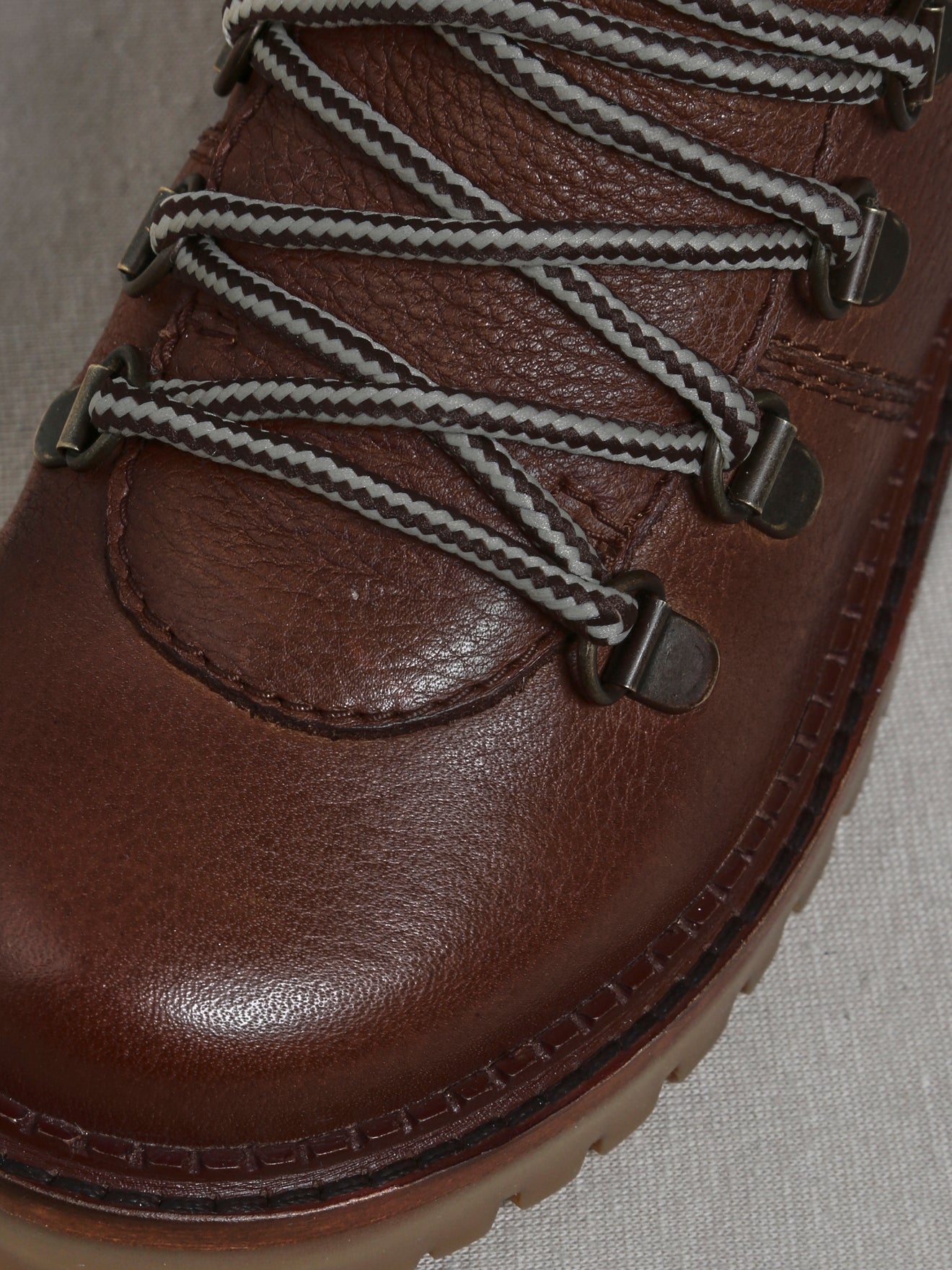 Leren jongensschoenen in bergstijl