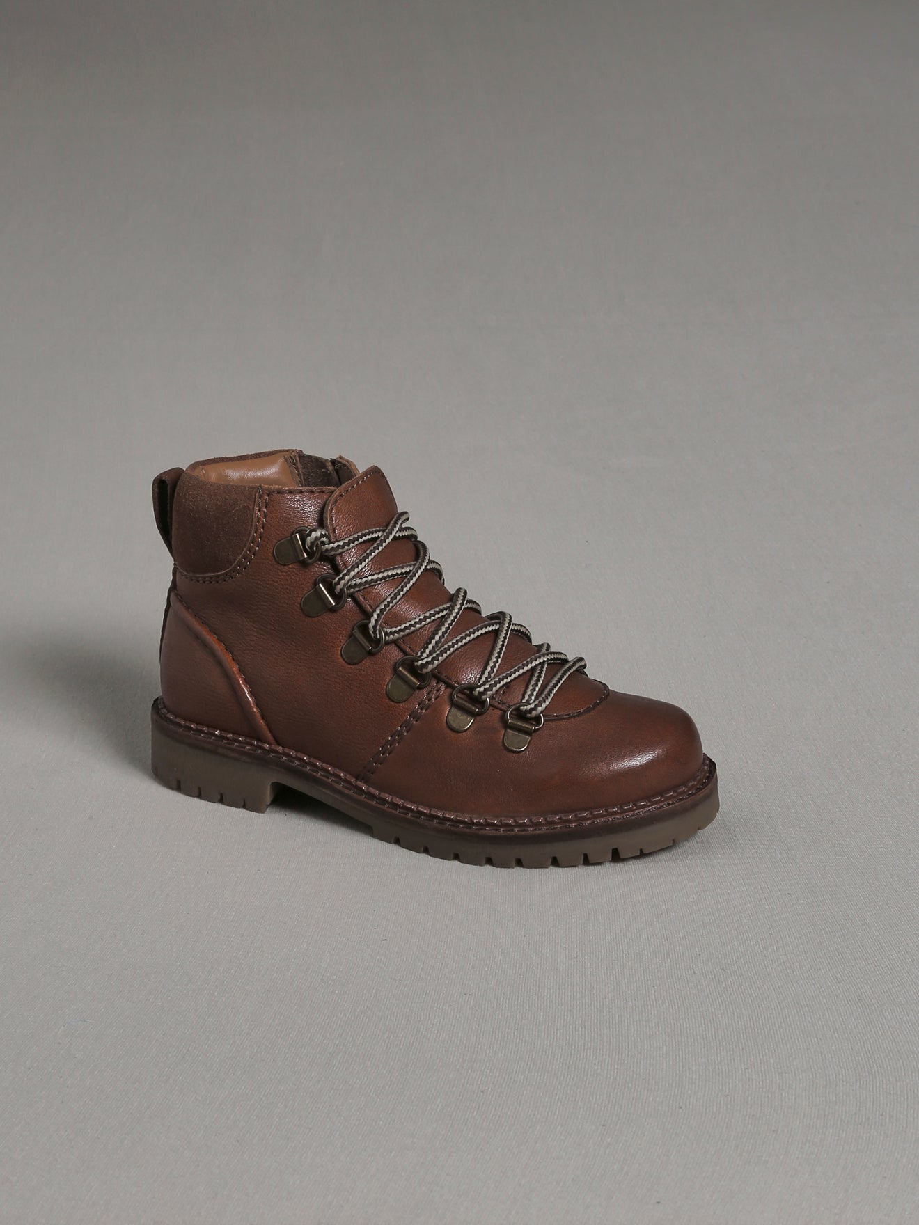 Leren jongensschoenen in bergstijl