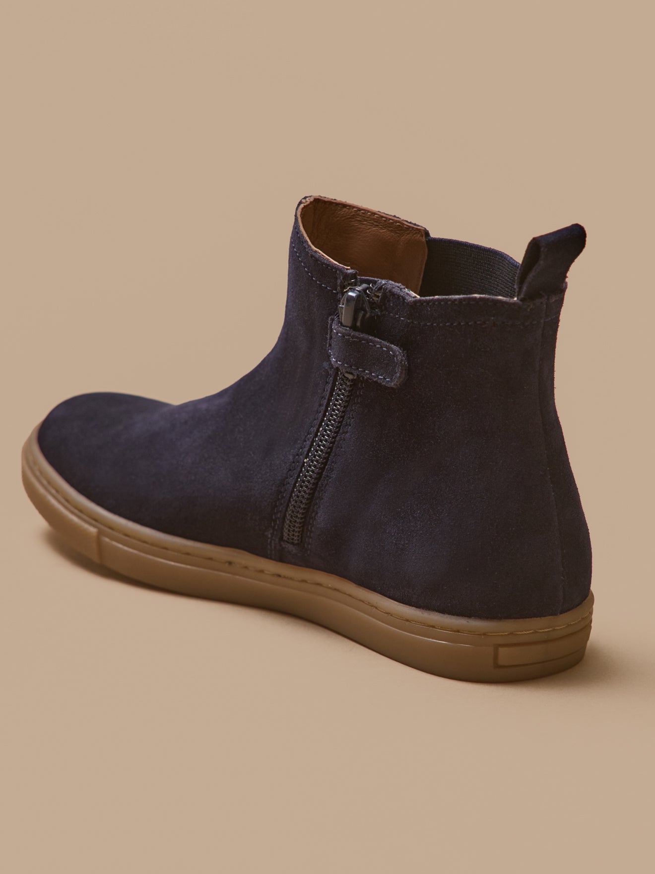 Chelsea jongensboots in suèdeleer