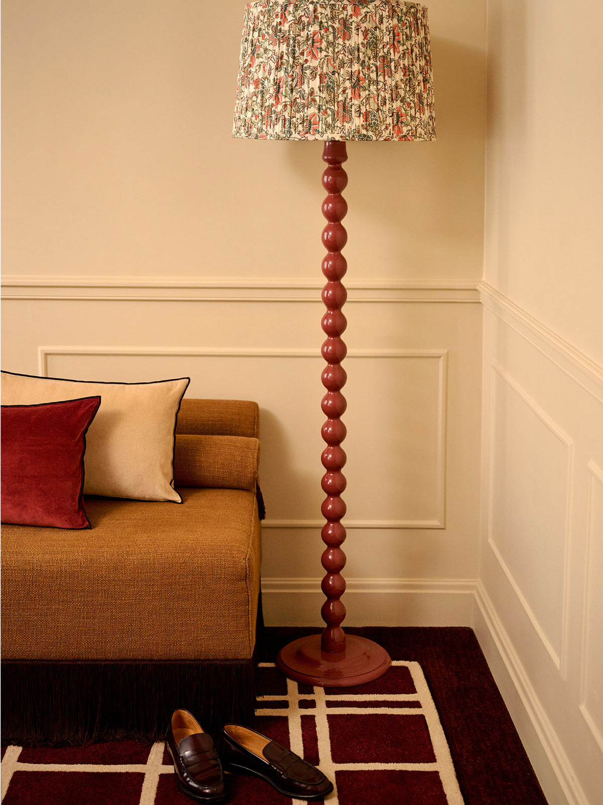 LOOKBOOK_GRAND_HOTEL_lampadaire_fleuri_2cdb4f5d-8c18-4740-a212-ed2e55a75227