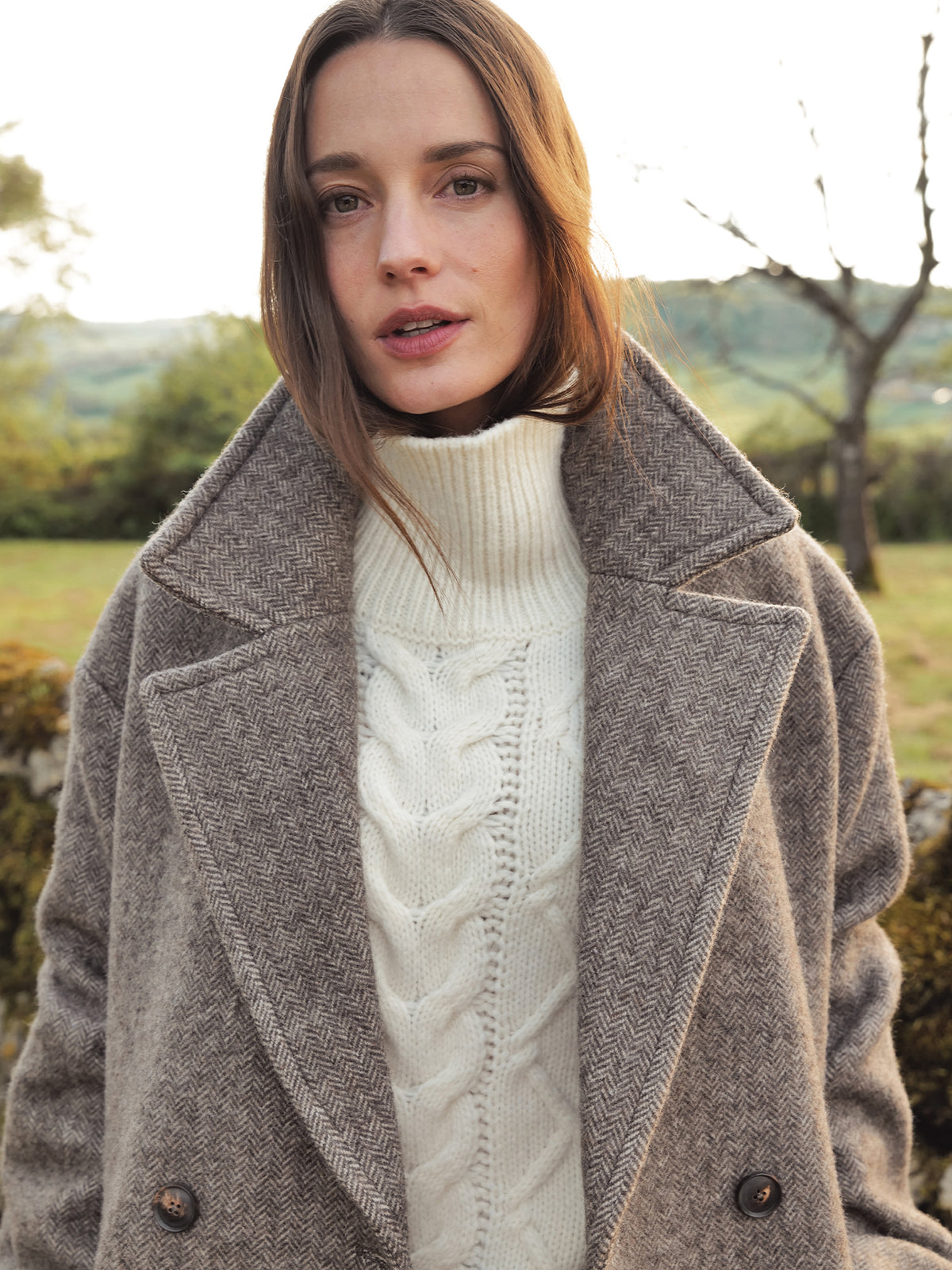LOOKBOOK_La_Bourgogne_Femme_manteau_en_laine_gros_plan