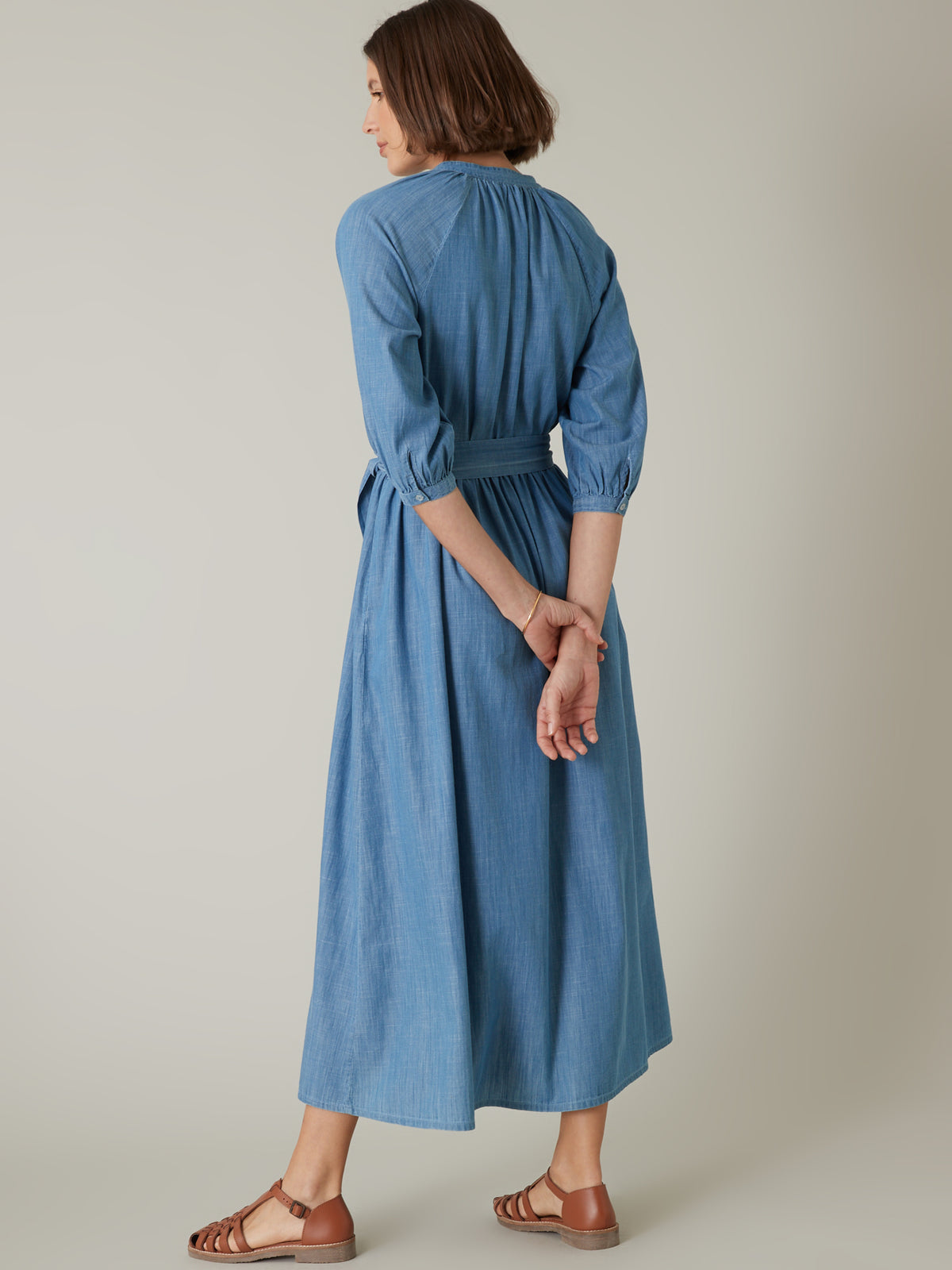 Lange damesjurk in licht denim