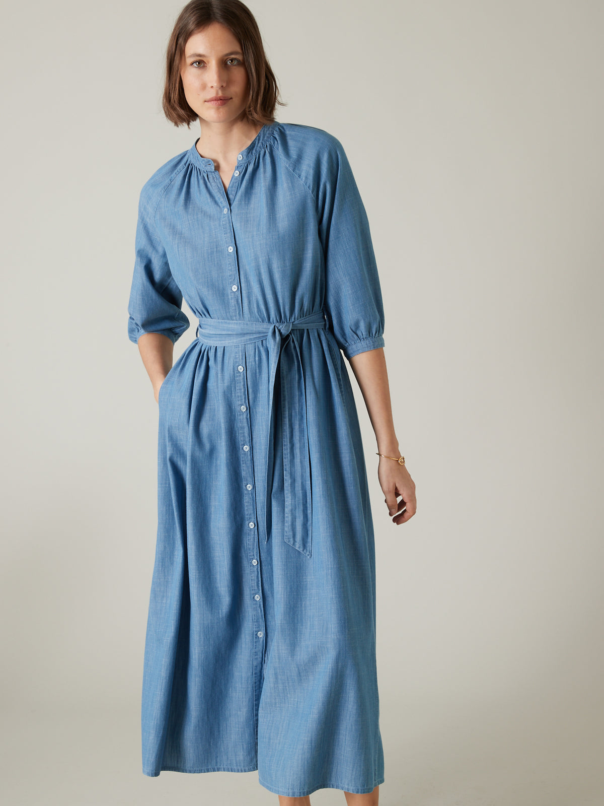 Lange damesjurk in licht denim