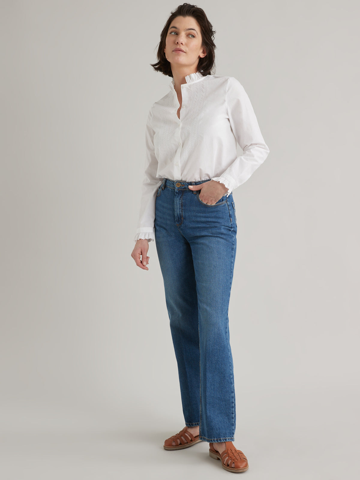 Blouse brodée col froufrou femme
