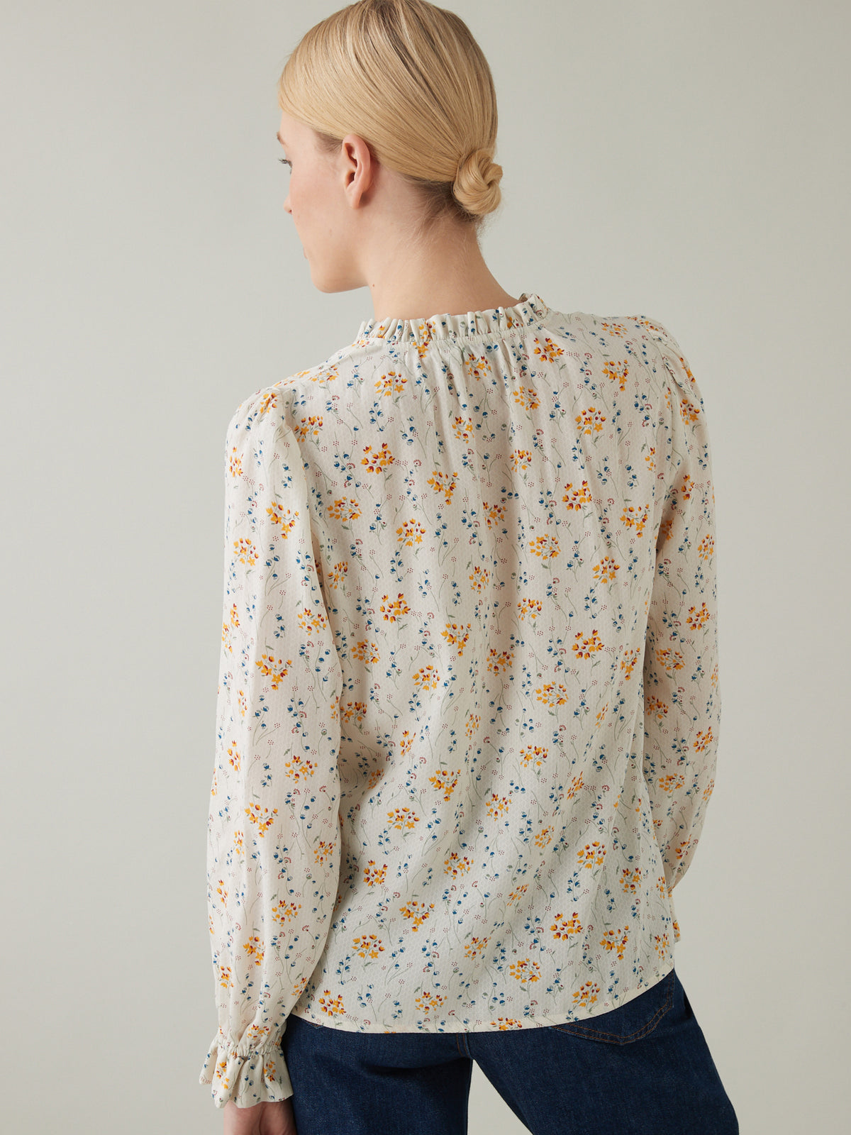 Damesbloes met ruchekraag en Eglantine-print