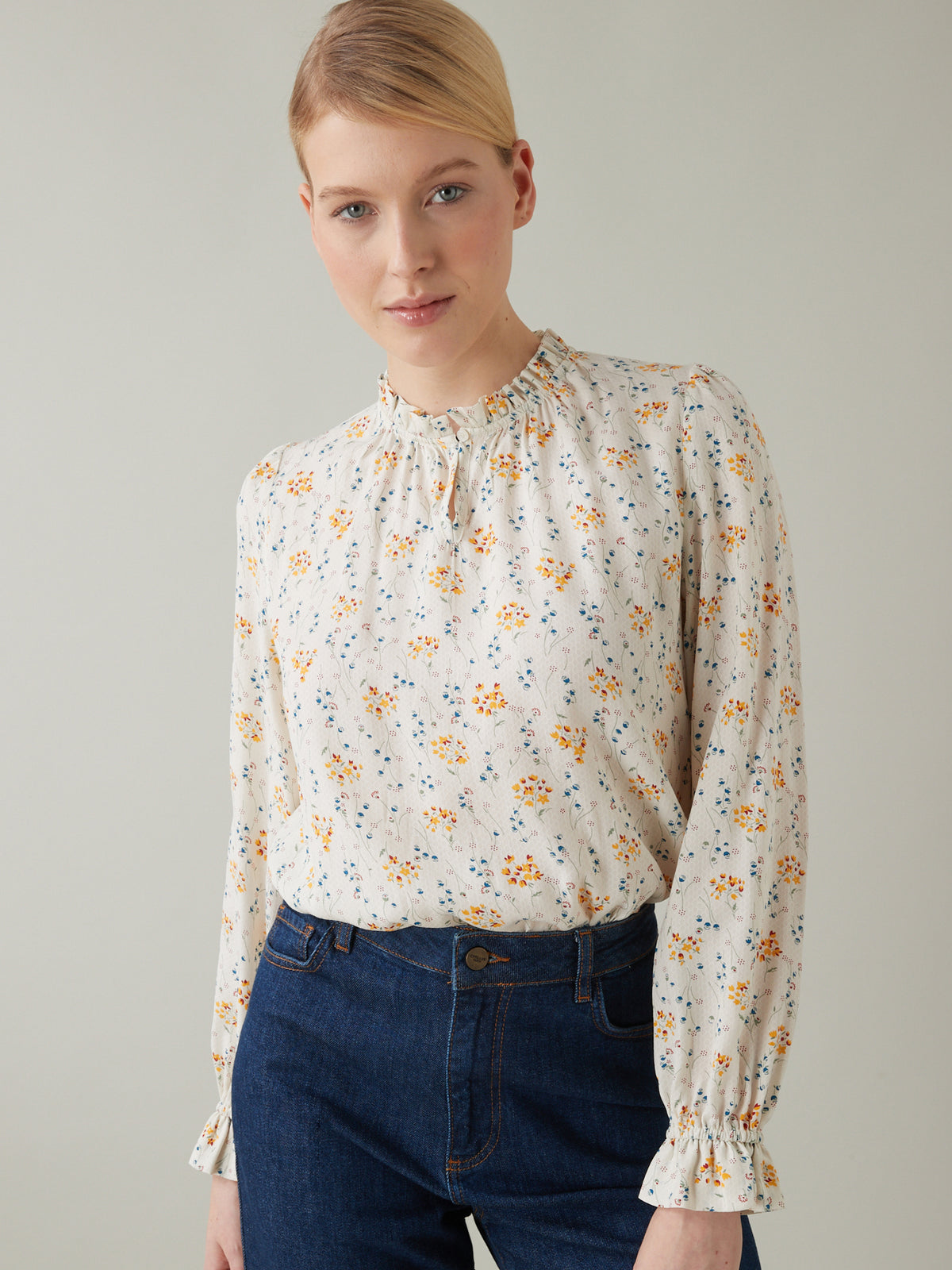 Damesbloes met ruchekraag en Eglantine-print