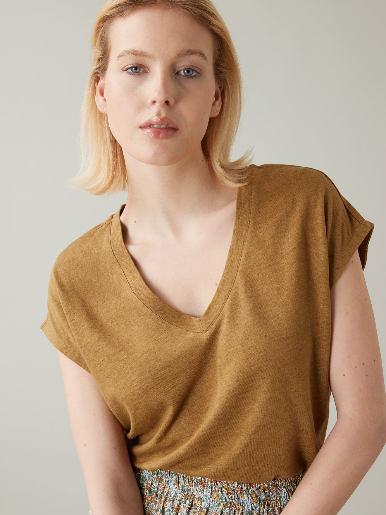 Damesshirt met V-hals in viscose en linnen