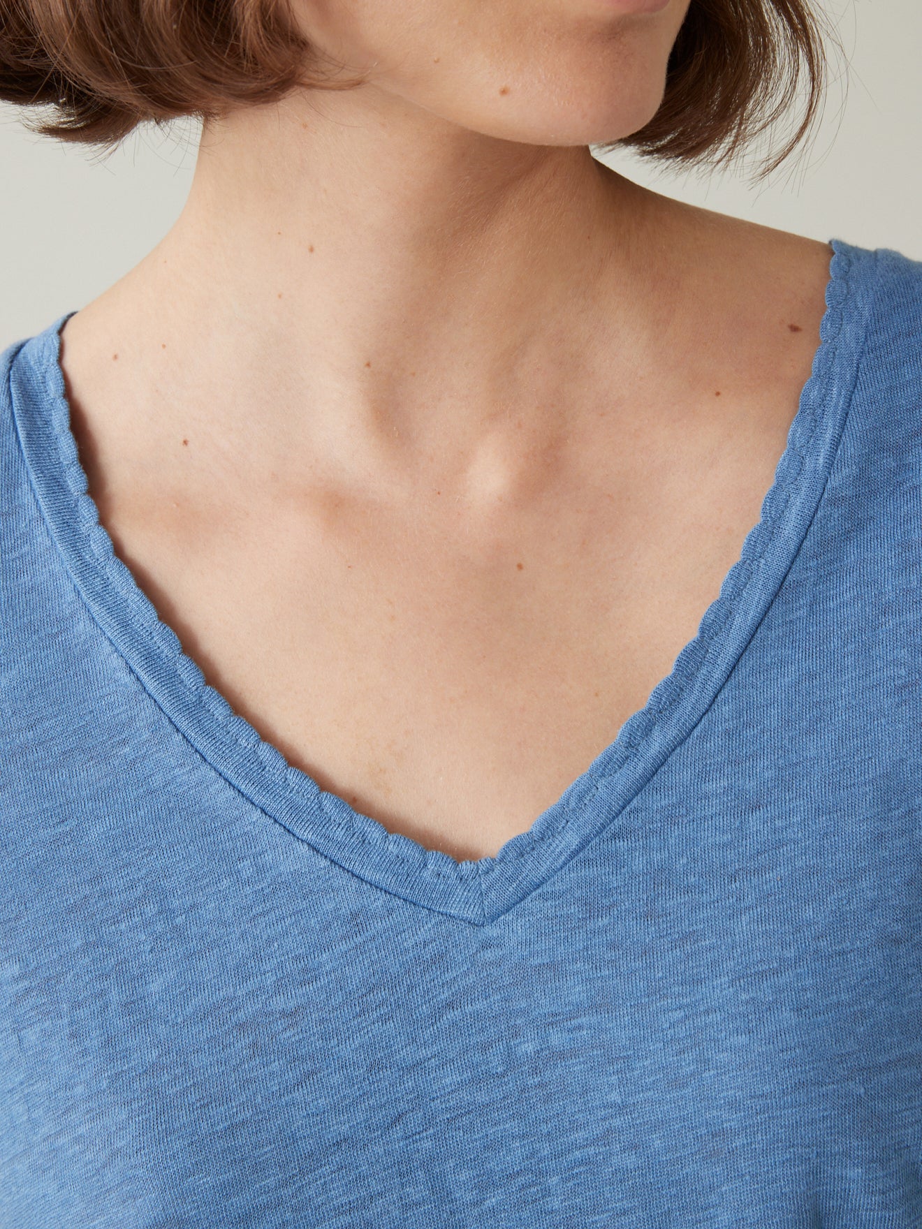 Linnen damesshirt met V-hals