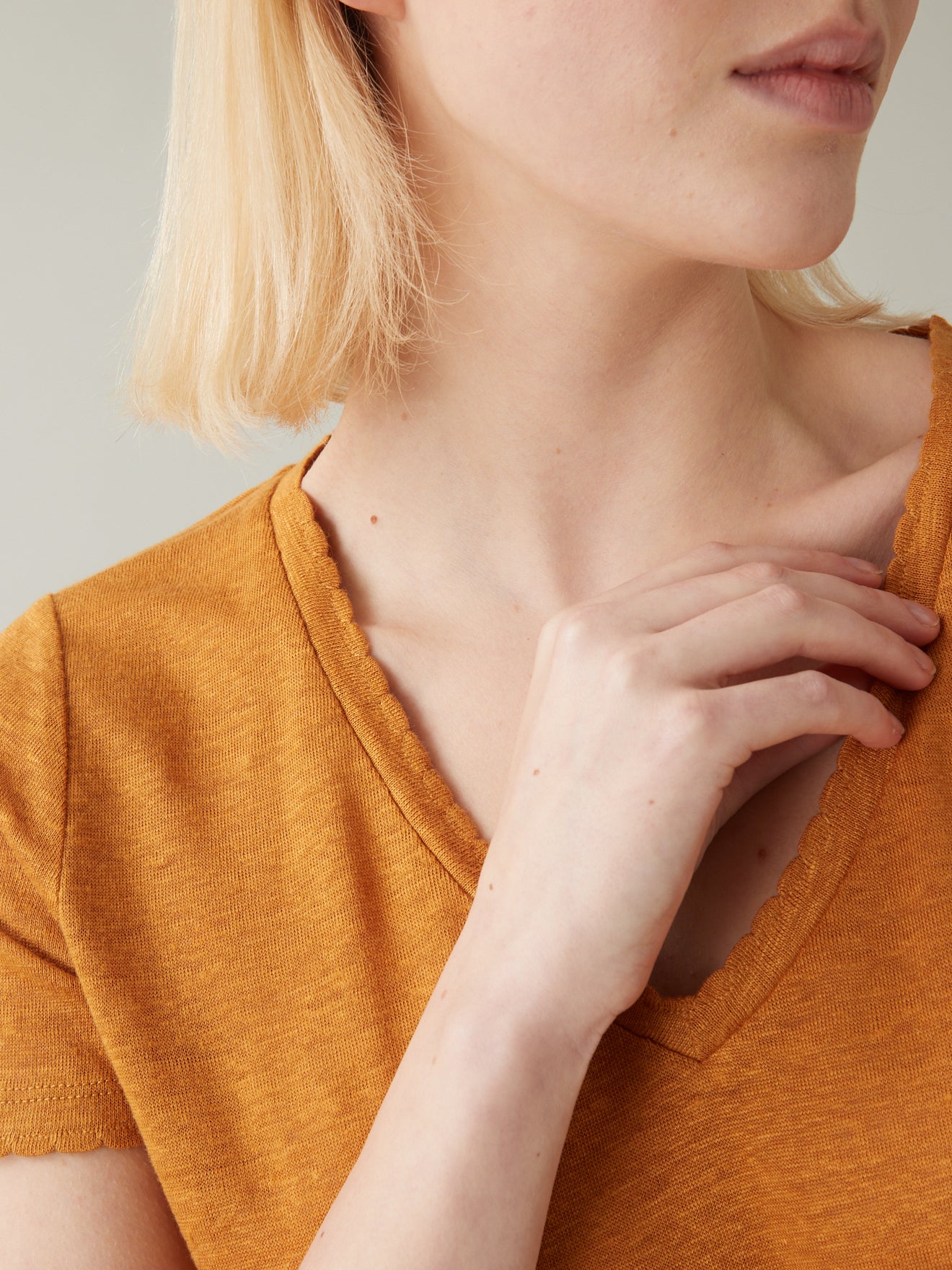 Linnen damesshirt met V-hals