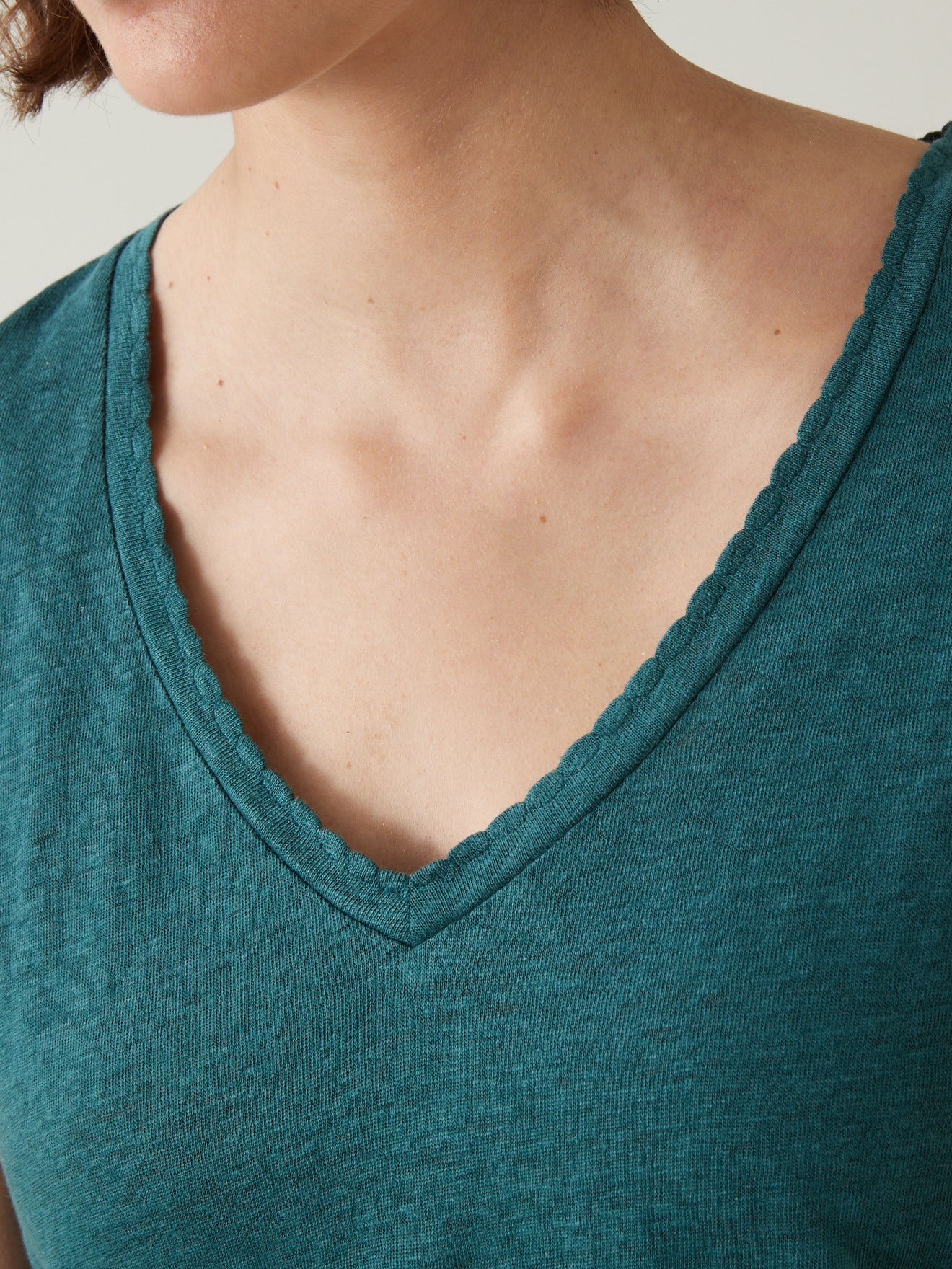Linnen damesshirt met V-hals