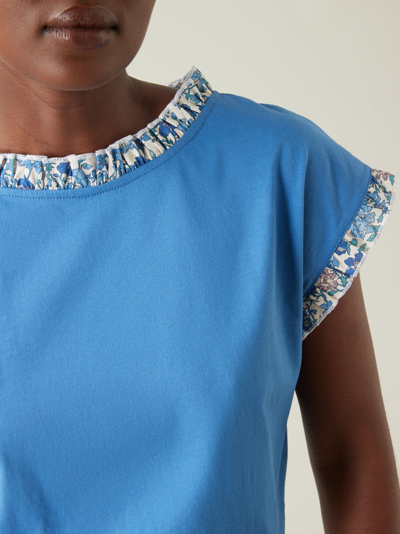 Damesshirt in Liberty met ruchekraag - biokatoen