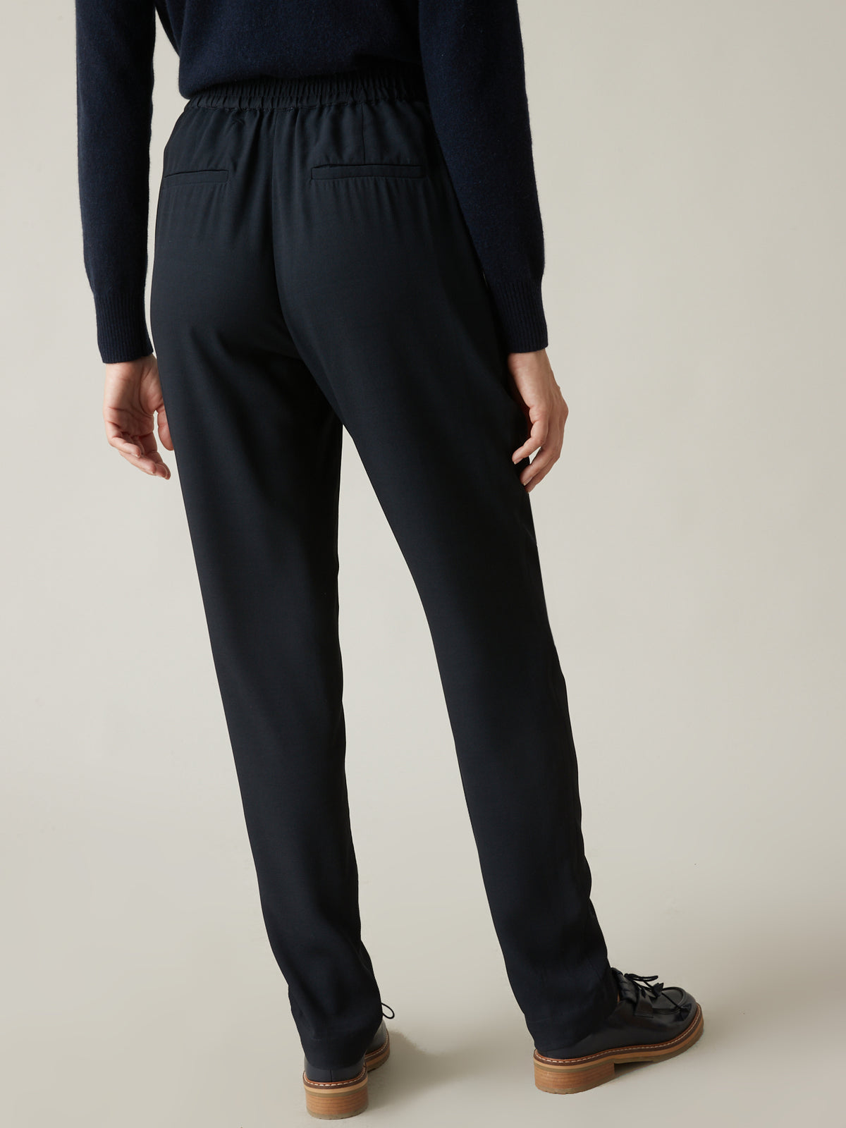 Pantalon droit en crêpe femme