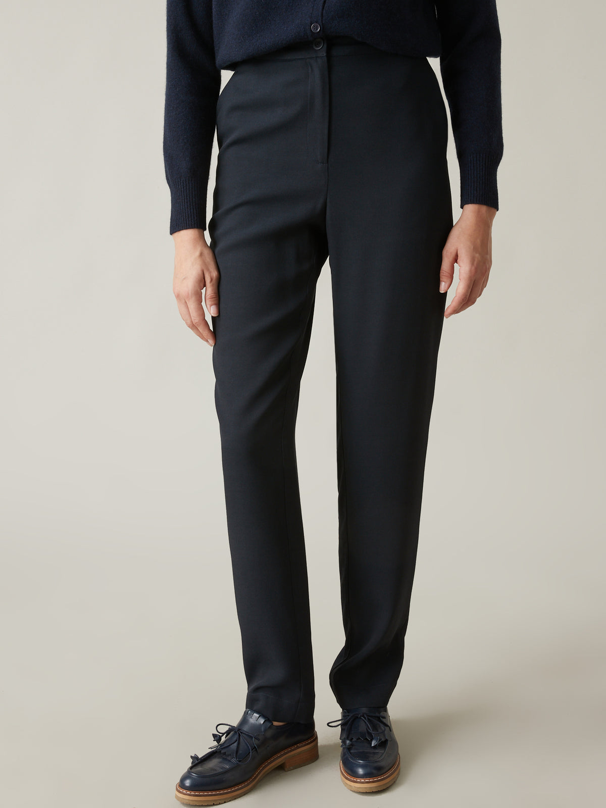 Pantalon droit en crêpe femme
