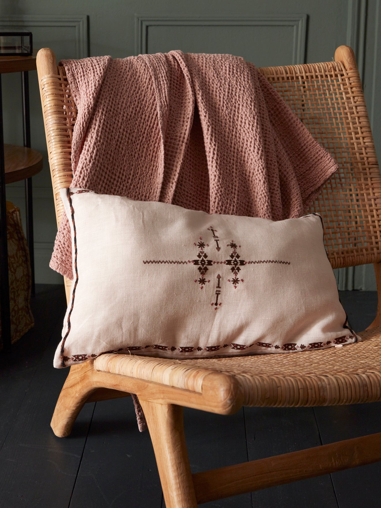 Housse de coussin brodée en lin