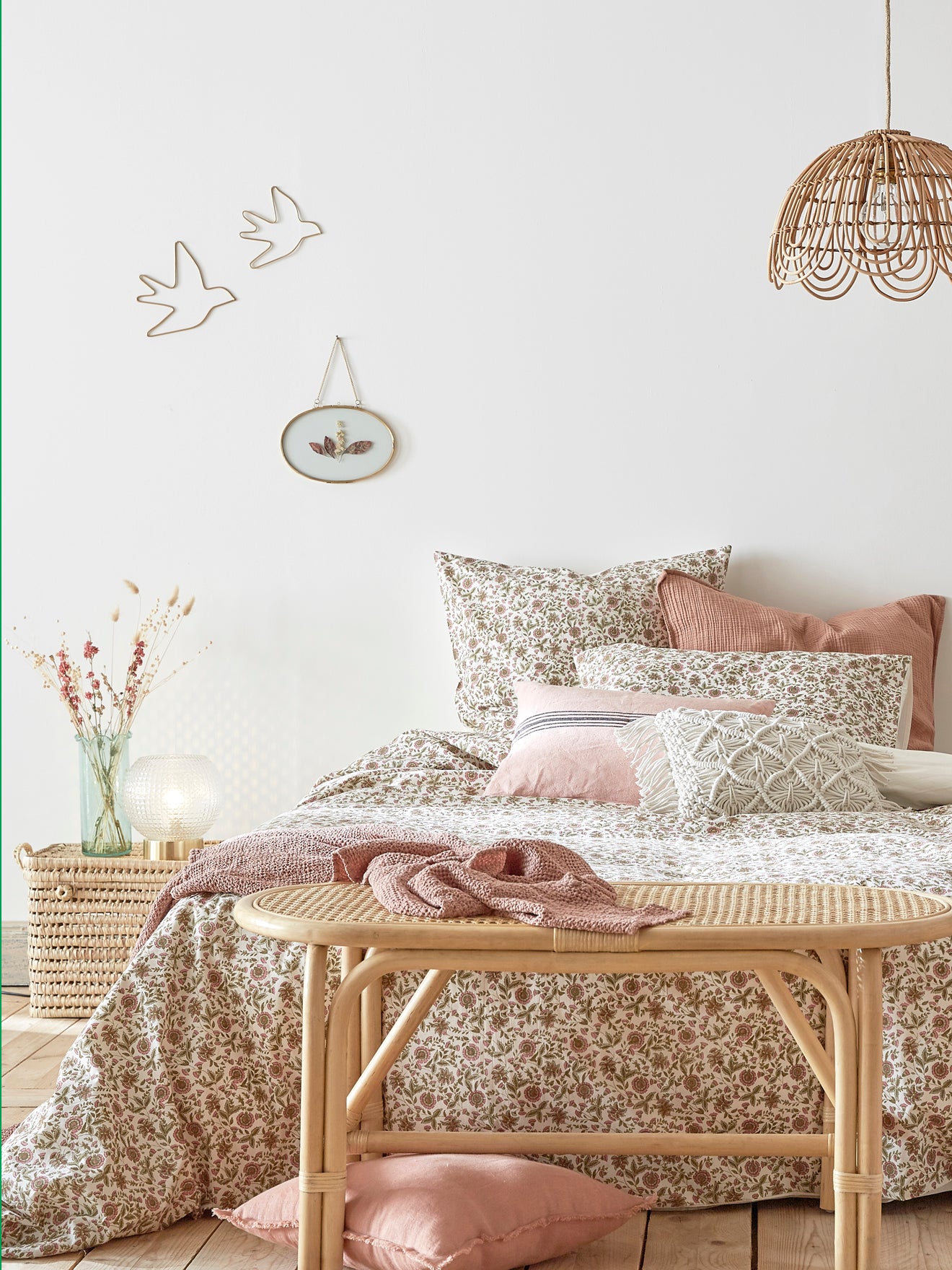 Suspension rotin forme fleur