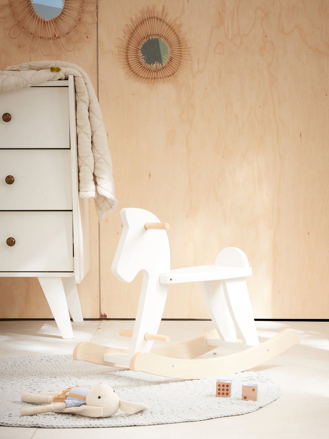 Cheval à bascule en bois