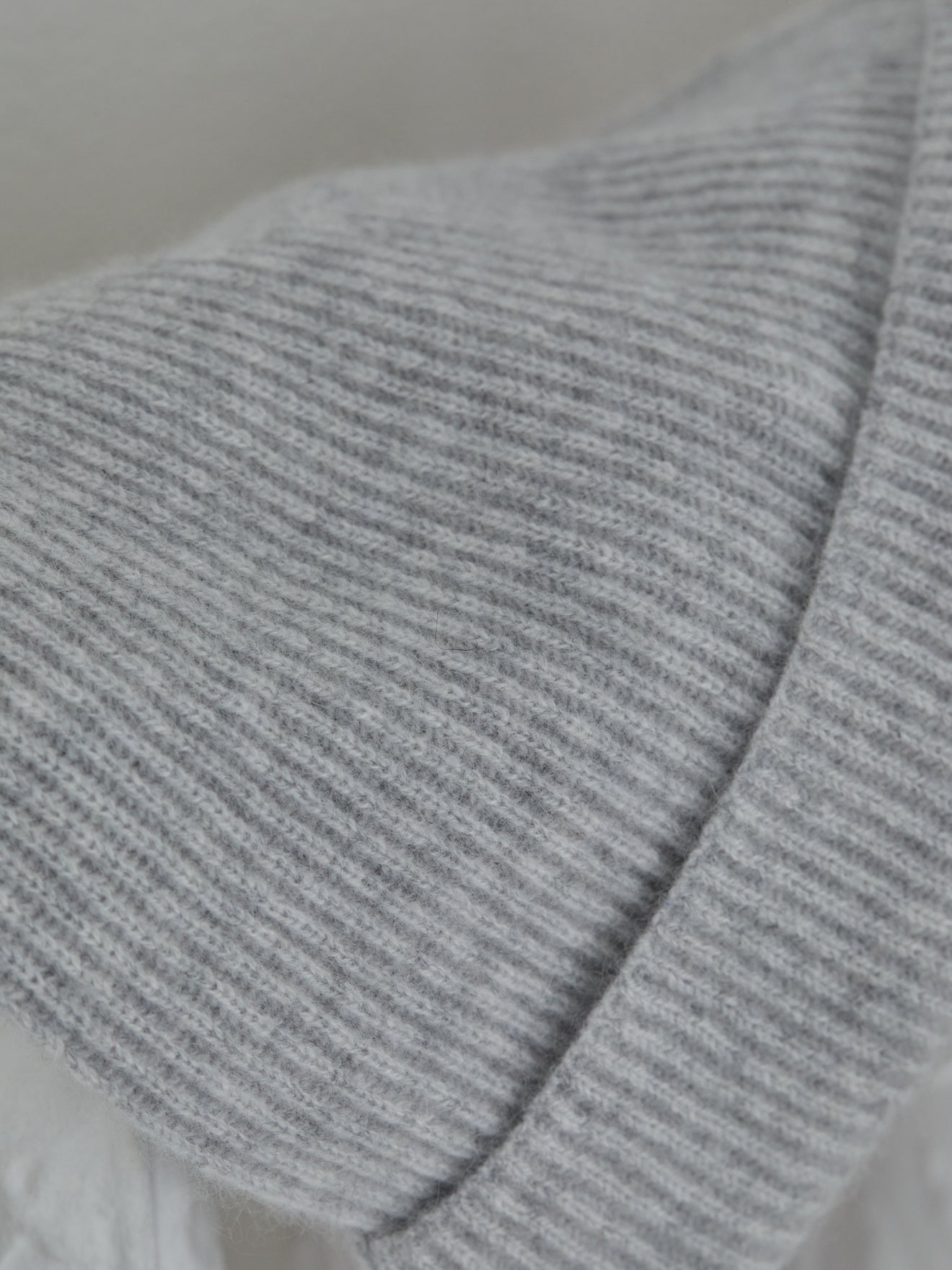 Muts in ribtricot - Kasjmier collectie