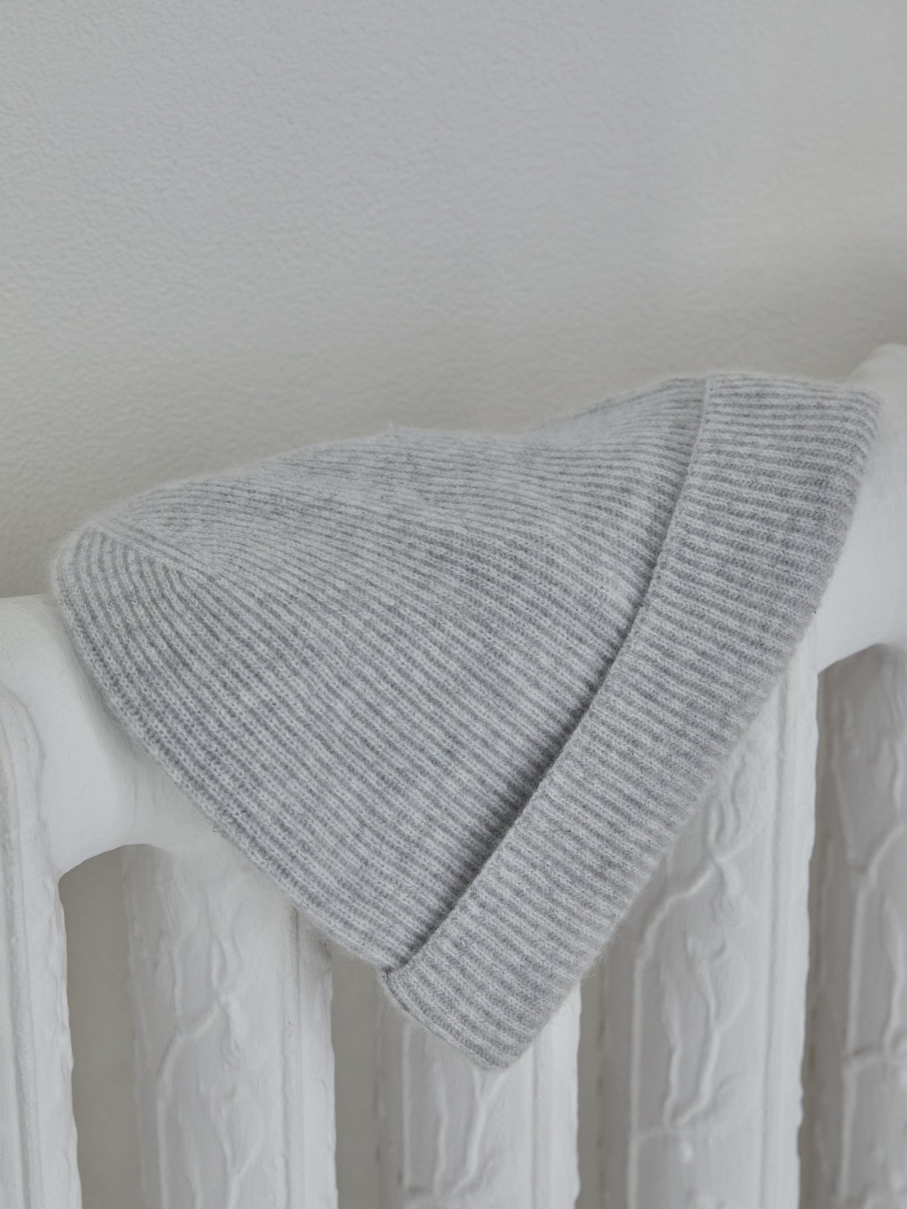 Muts in ribtricot - Kasjmier collectie