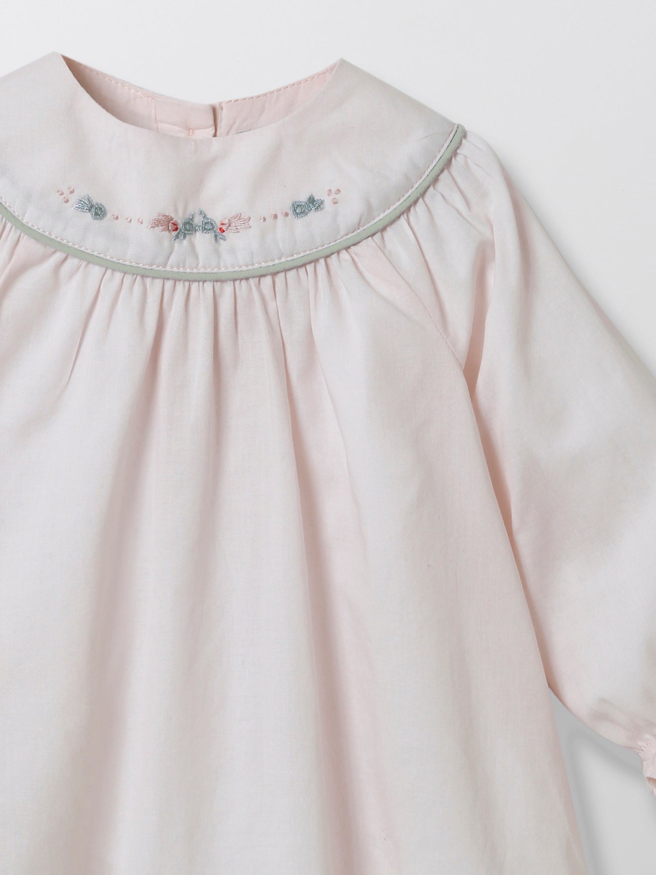Blouse Bébé brodée à la main